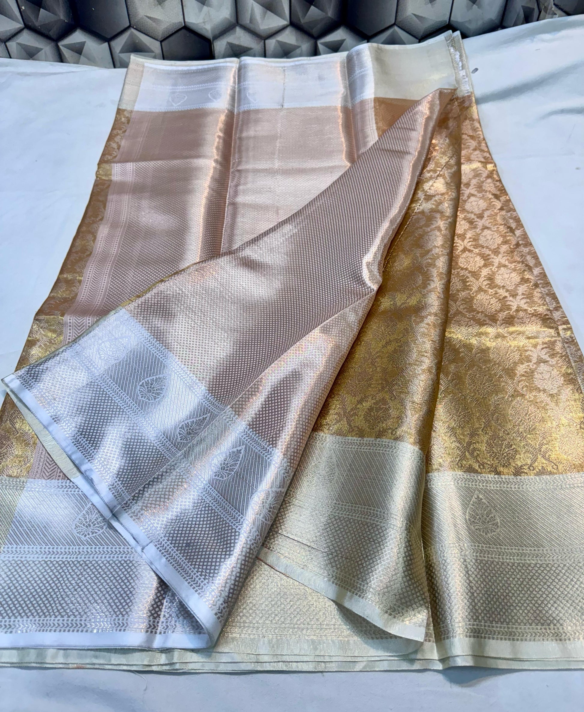 Contrast Kanchi Tissue Silk Saree TS124