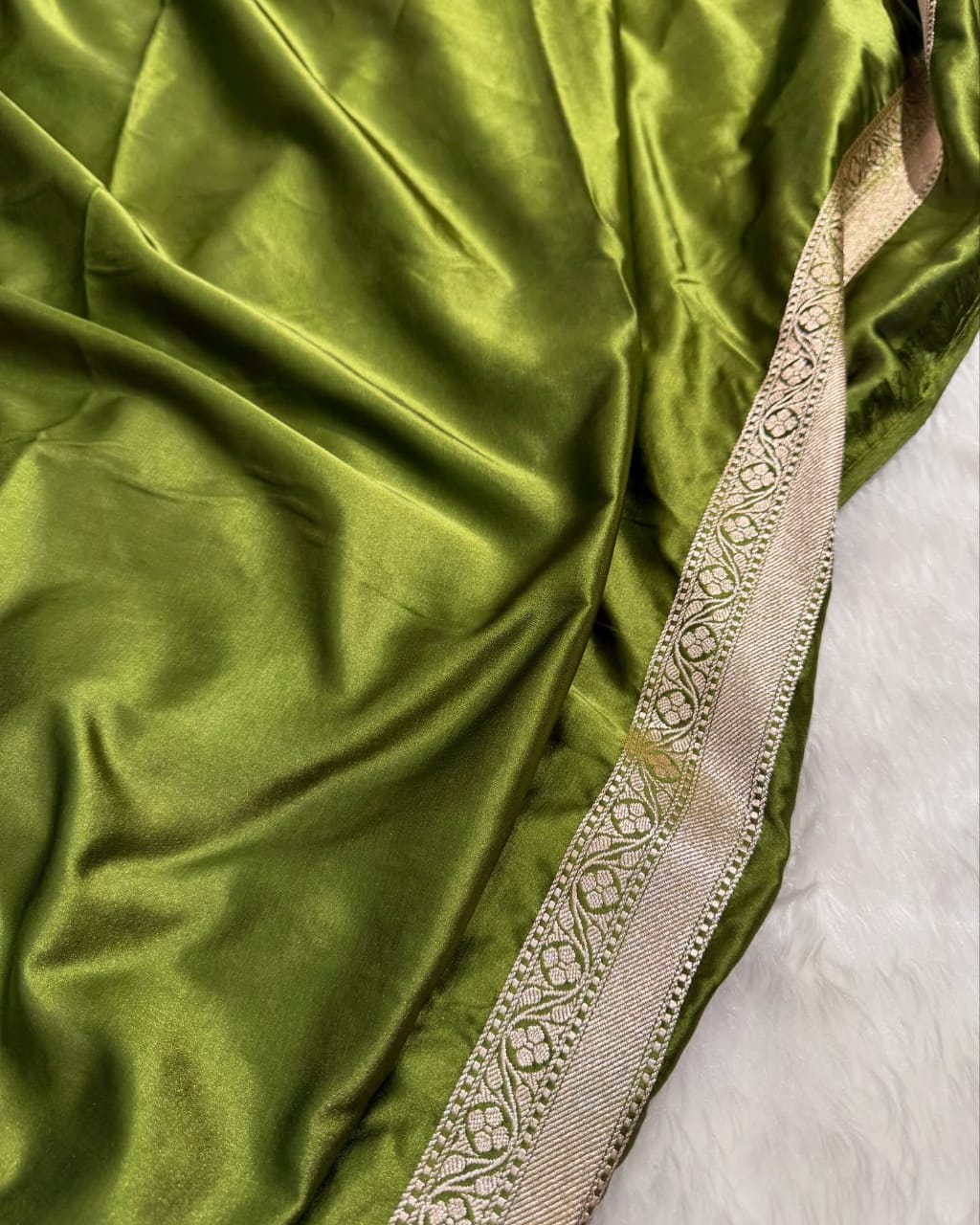 Banarasi Mashru Kataan Silk Saree Featuring Jaal Weave with Silver Zari Meena Work & Rich Pallu – MKS414