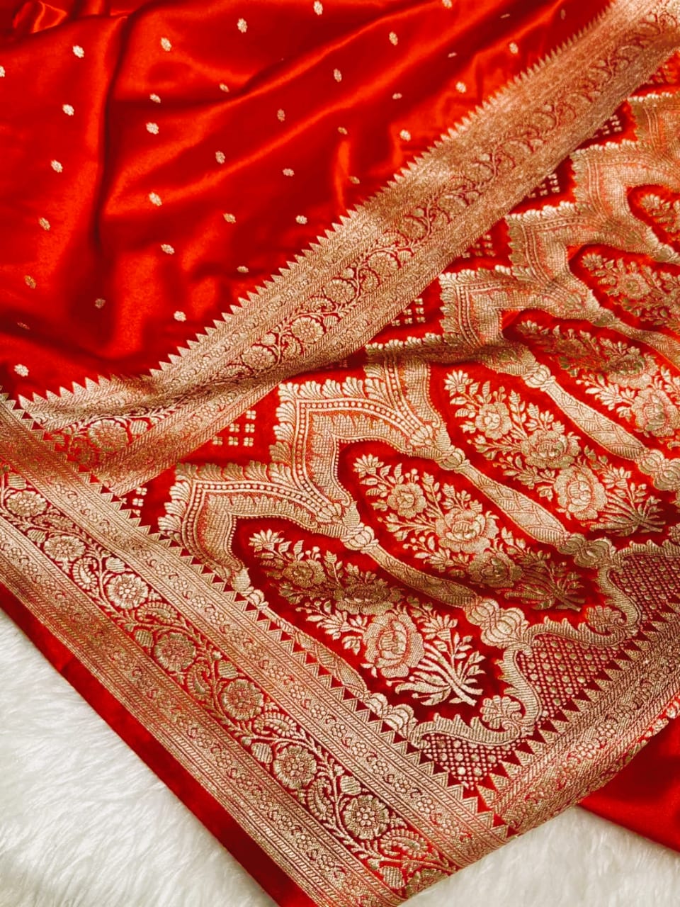 Premium Mashru Kataan Silk Saree with Star Buti Motifs and Luxurious Zari Pallu – MKS410