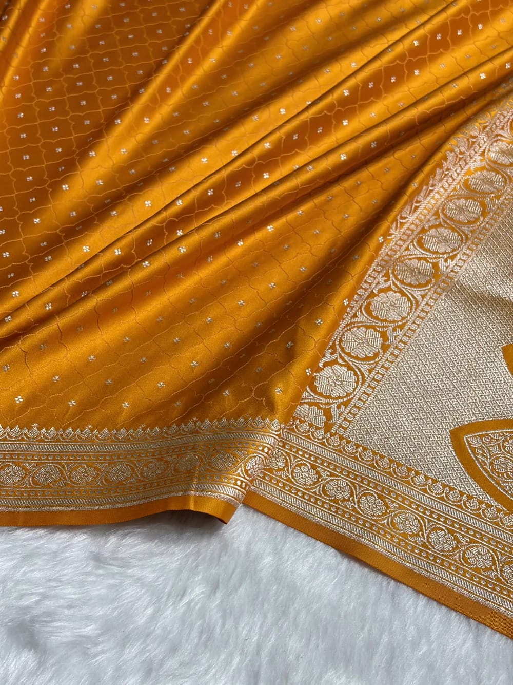 ✨ Mashru Kataan Silk Saree with Tanchoi Woven Pattern, Zari Border & Rich Zari Pallu MKS416
