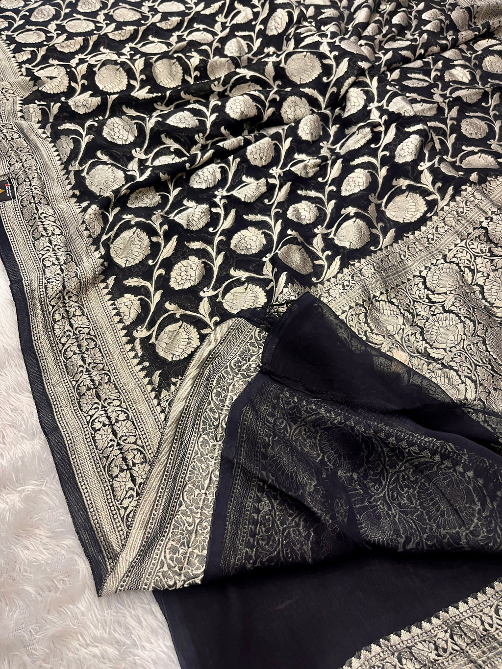 Banarsi Pure Natural Georgette Jaal Design Pattern VSG01