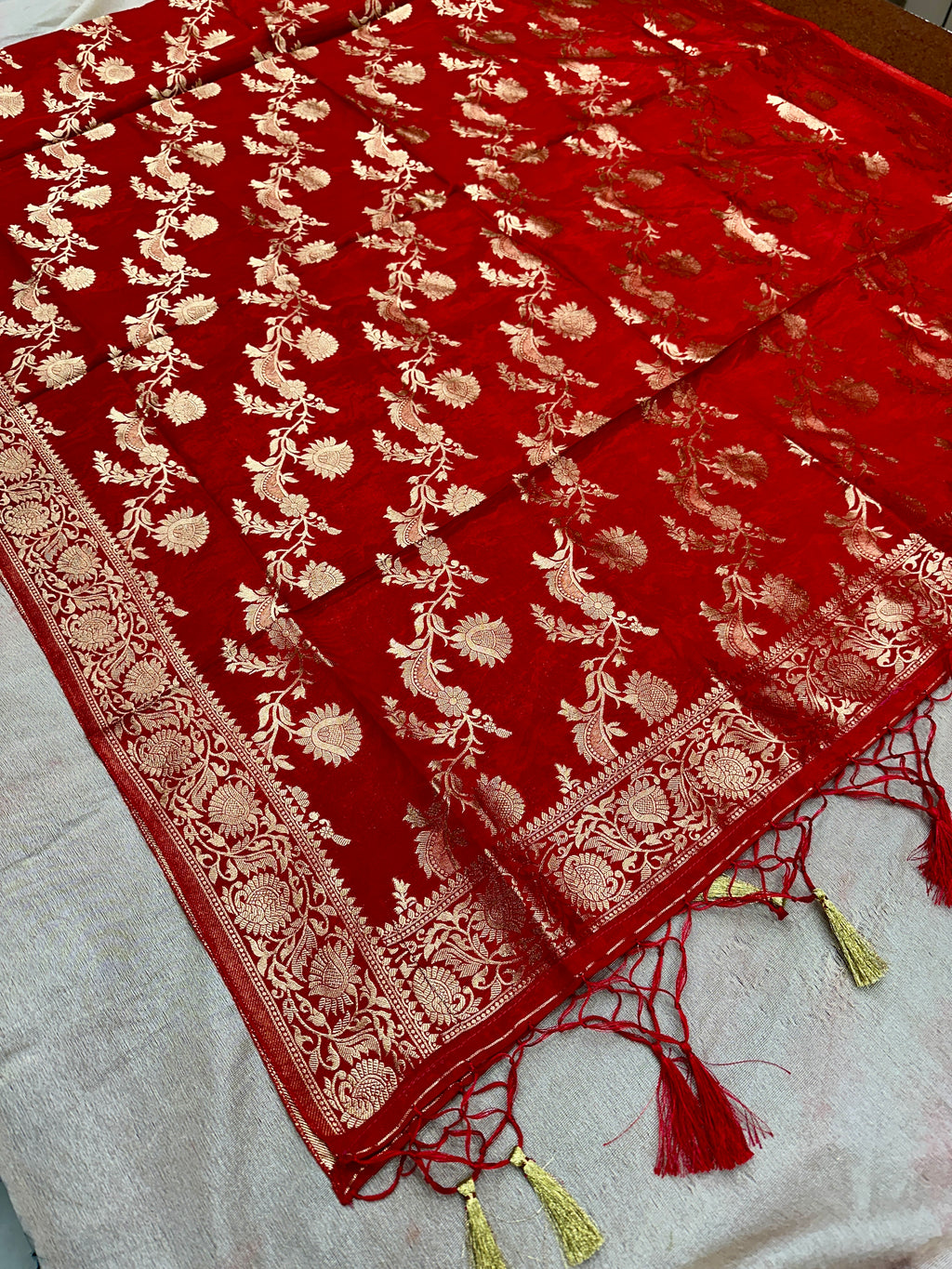 ✨ Banarasi Jacquard Gap Buti HO Silk 3-Piece Unstitched Dress Material MSS26