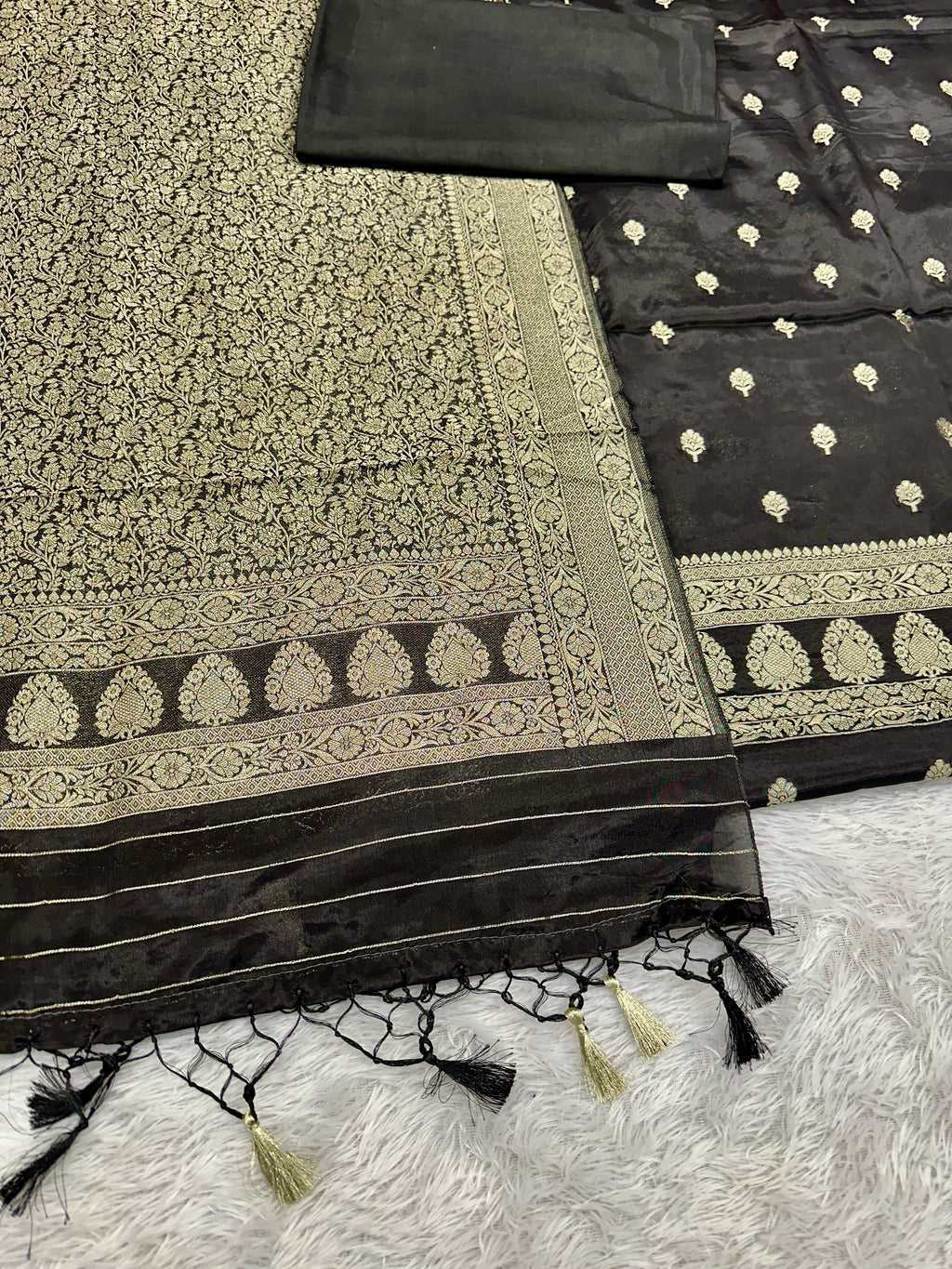 ✨ Banarasi Jacquard Gap Buti HO Silk 3-Piece Unstitched Dress Material MSS15