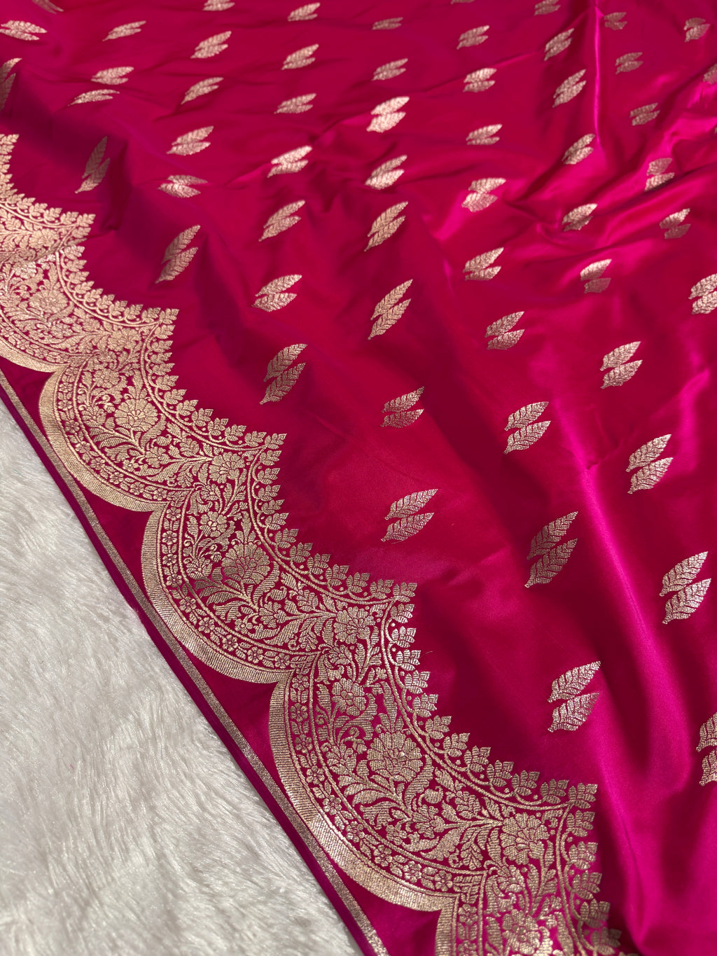 Reddish Pink Banarasi Mashru Silk Saree with Jacquard Dual Buta Weave & Luxe Zari Detailing MKS088