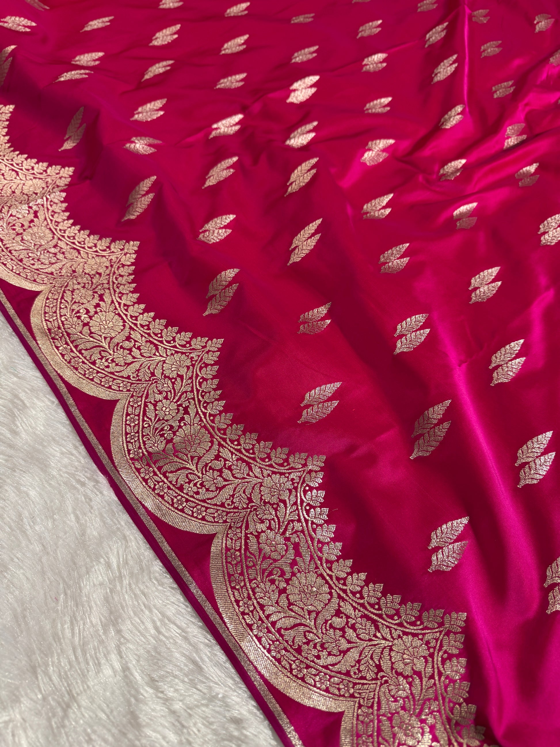 Reddish Pink Banarasi Mashru Silk Saree with Jacquard Dual Buta Weave & Luxe Zari Detailing MKS088