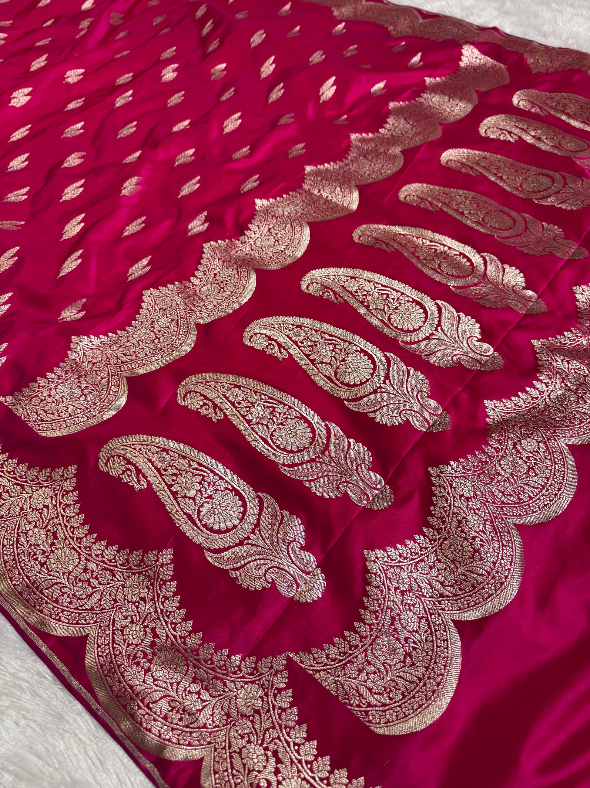 Reddish Pink Banarasi Mashru Silk Saree with Jacquard Dual Buta Weave & Luxe Zari Detailing MKS088