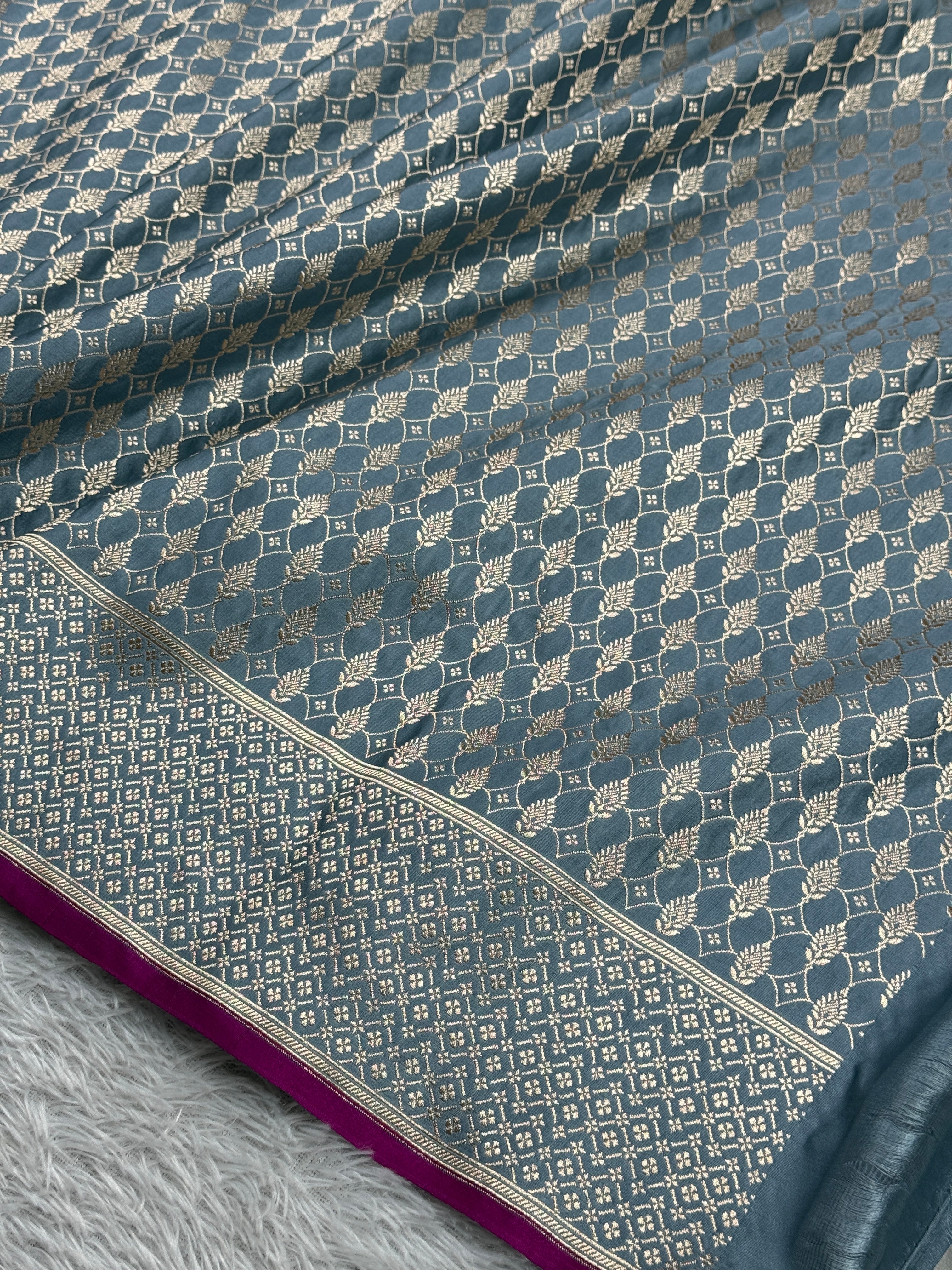 Grey Mashru Kataan Silk Banarasi Saree – Zari Woven Border & Rich Pallu MKS511