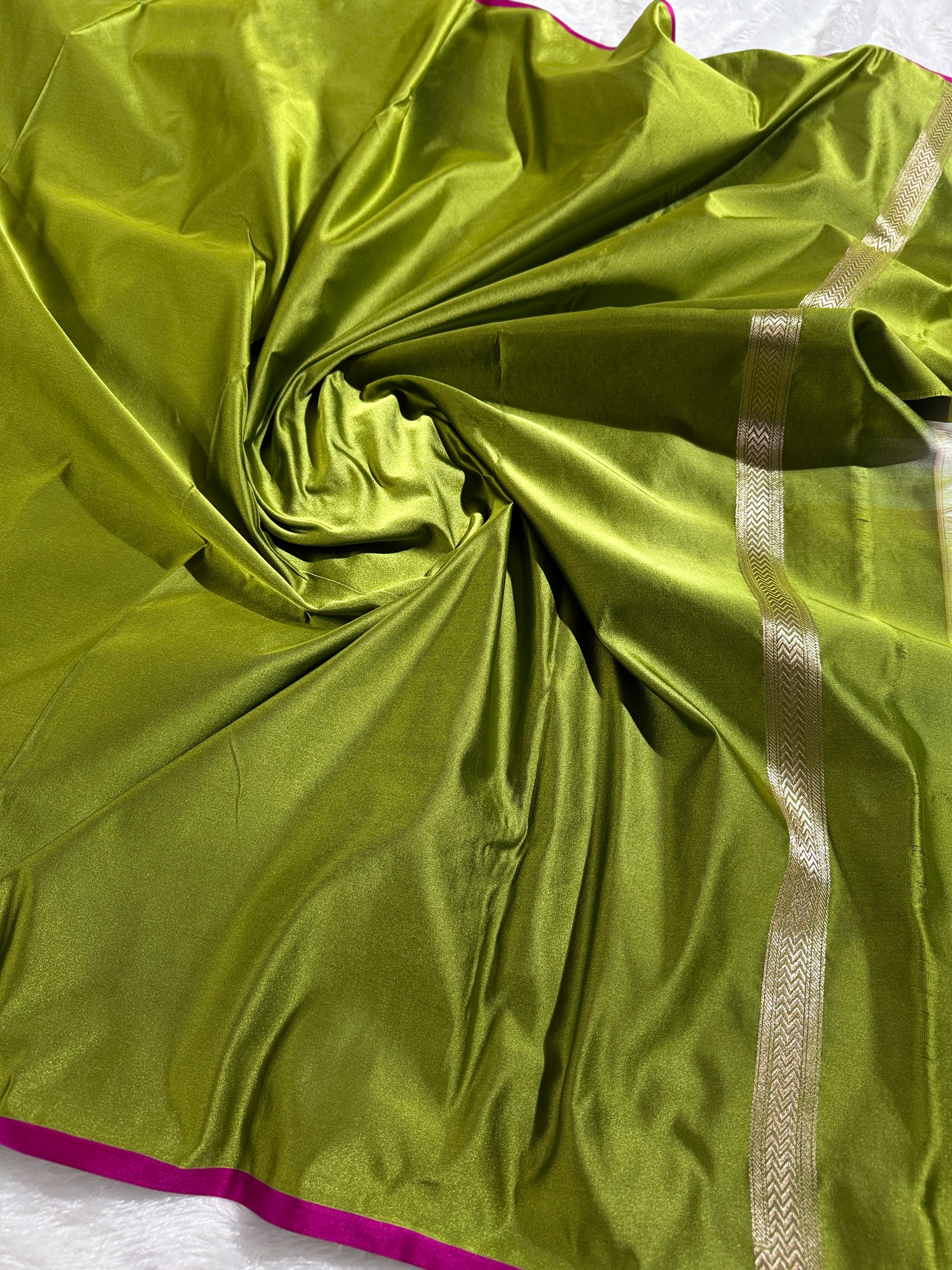 Pista Green Banarasi Mashru Kataan Silk Saree with Tanchoi Floral Weaving & Fancy Banarasi Border MKS102