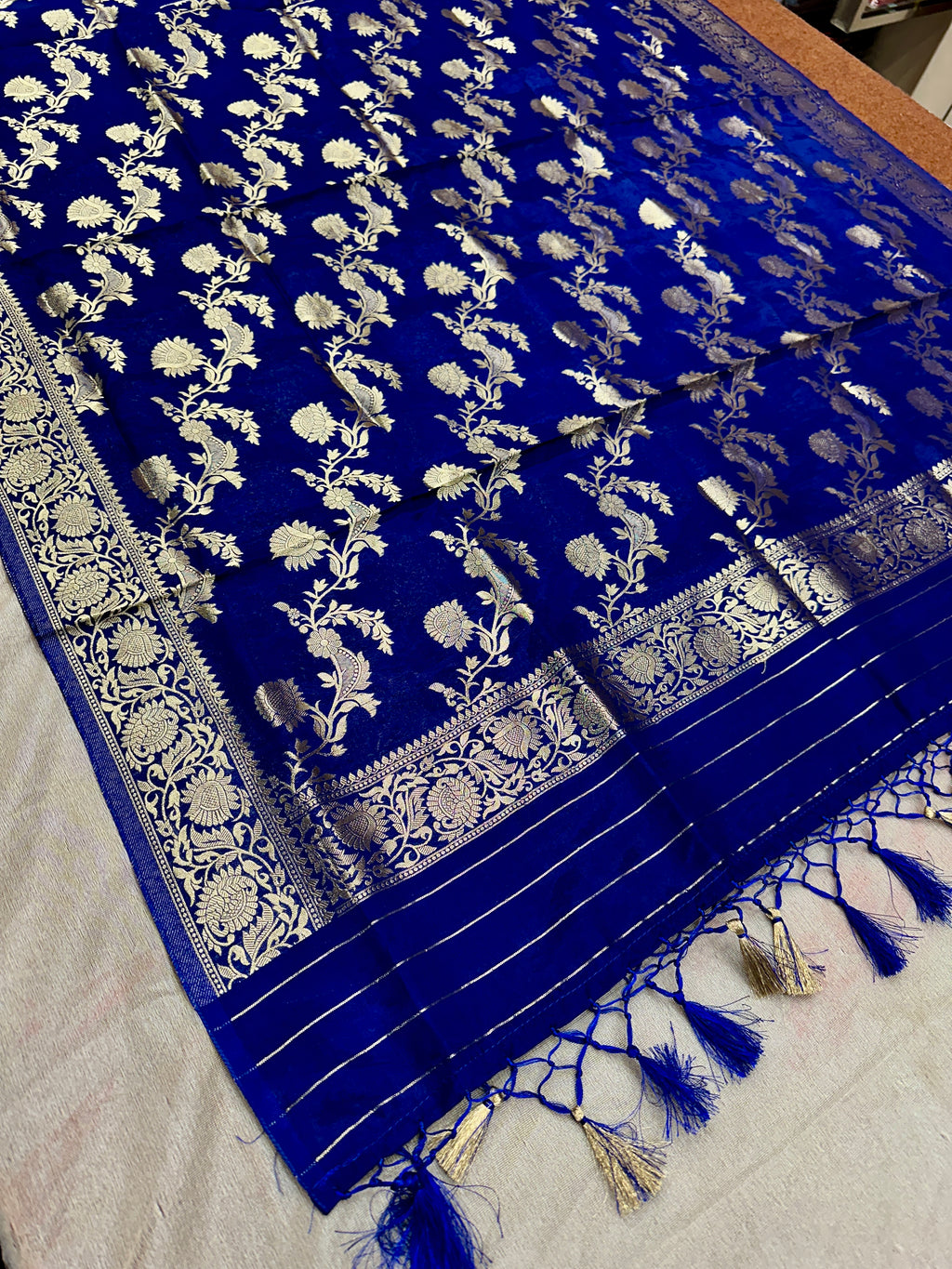 ✨ Banarasi Jacquard Gap Buti HO Silk 3-Piece Unstitched Dress Material MSS26
