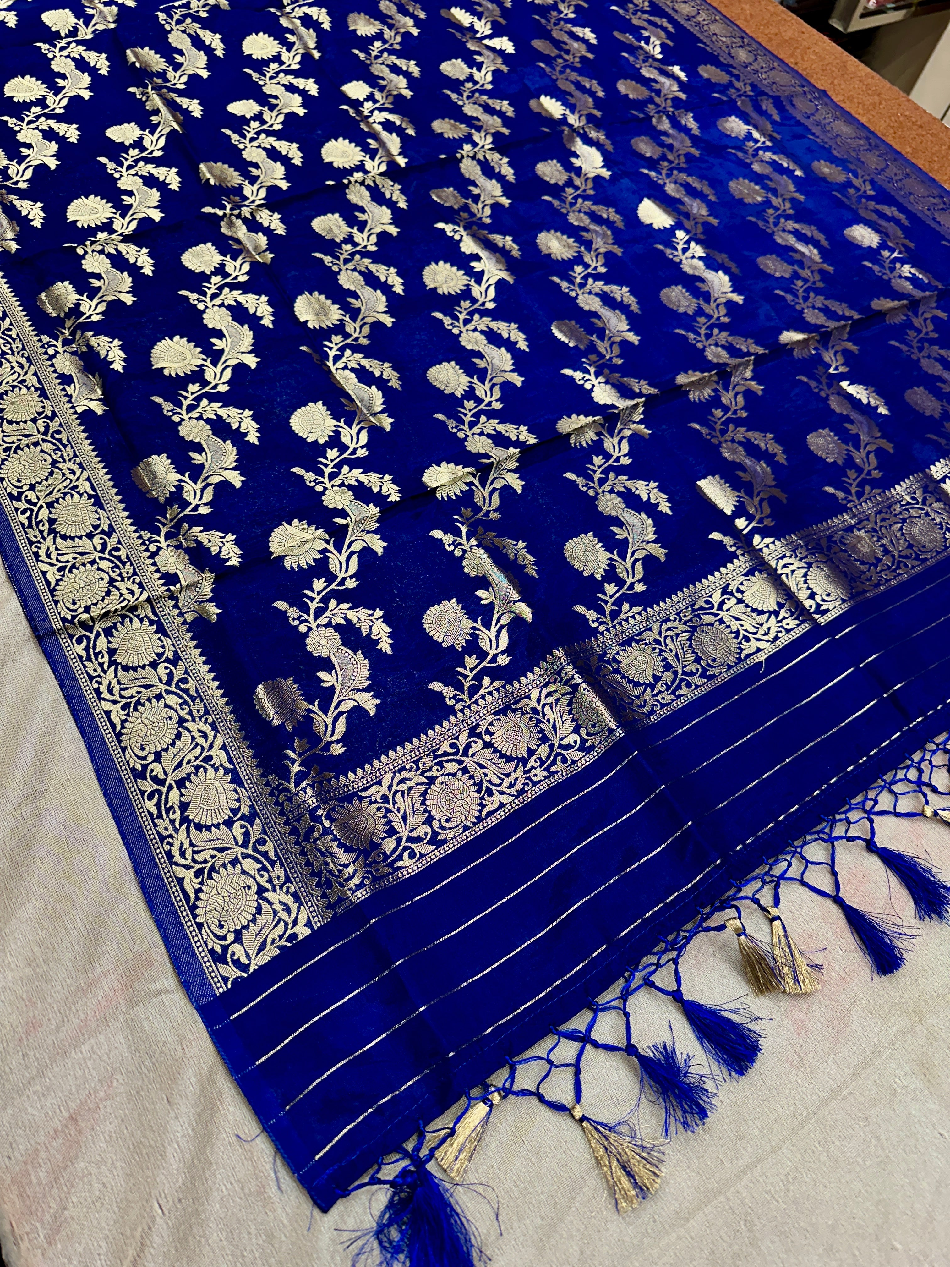 ✨ Banarasi Jacquard Gap Buti HO Silk 3-Piece Unstitched Dress Material MSS26