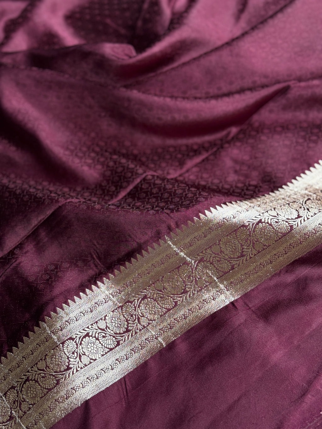 Premium Mashru Silk Contrast Saree with Jaal Woven Design & Rich Zari Pallu – Festive Wear | MKS626
