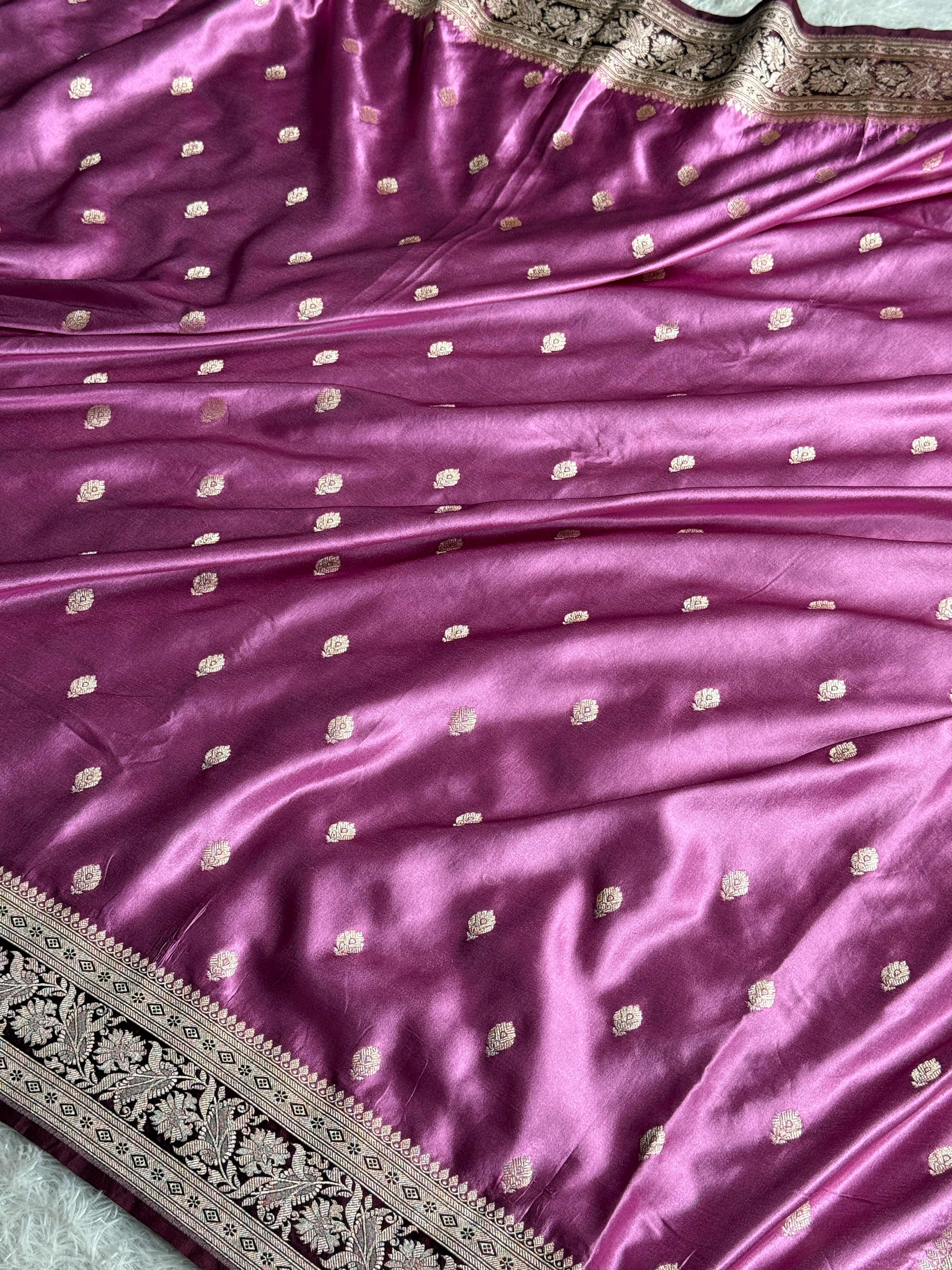 Elegant Gajari Pink Mashru Kataan Silk Banarasi Saree with Brown Contrast Border – MKS672