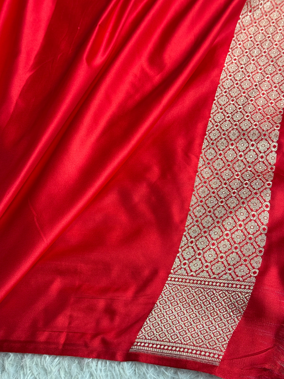 Red Ghat Silk Saree with Rich Zari Woven Pallu & Zari Border – MKS817