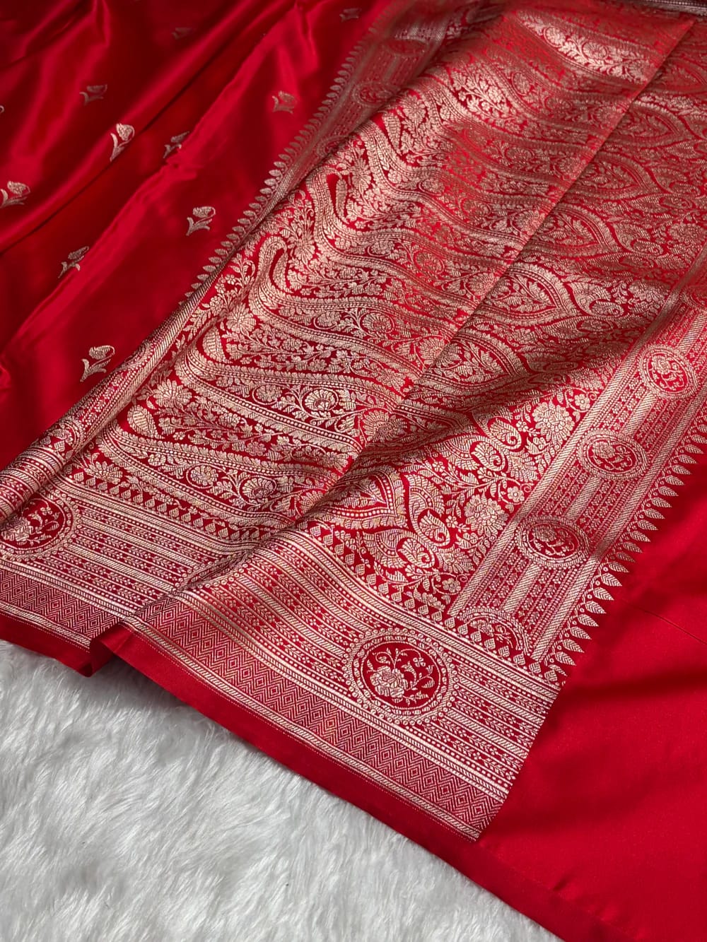 ✨ Mashru Kataan Silk Saree with Buta Woven Pattern, Ikkat Border & Rich Zari Pallu MKS407