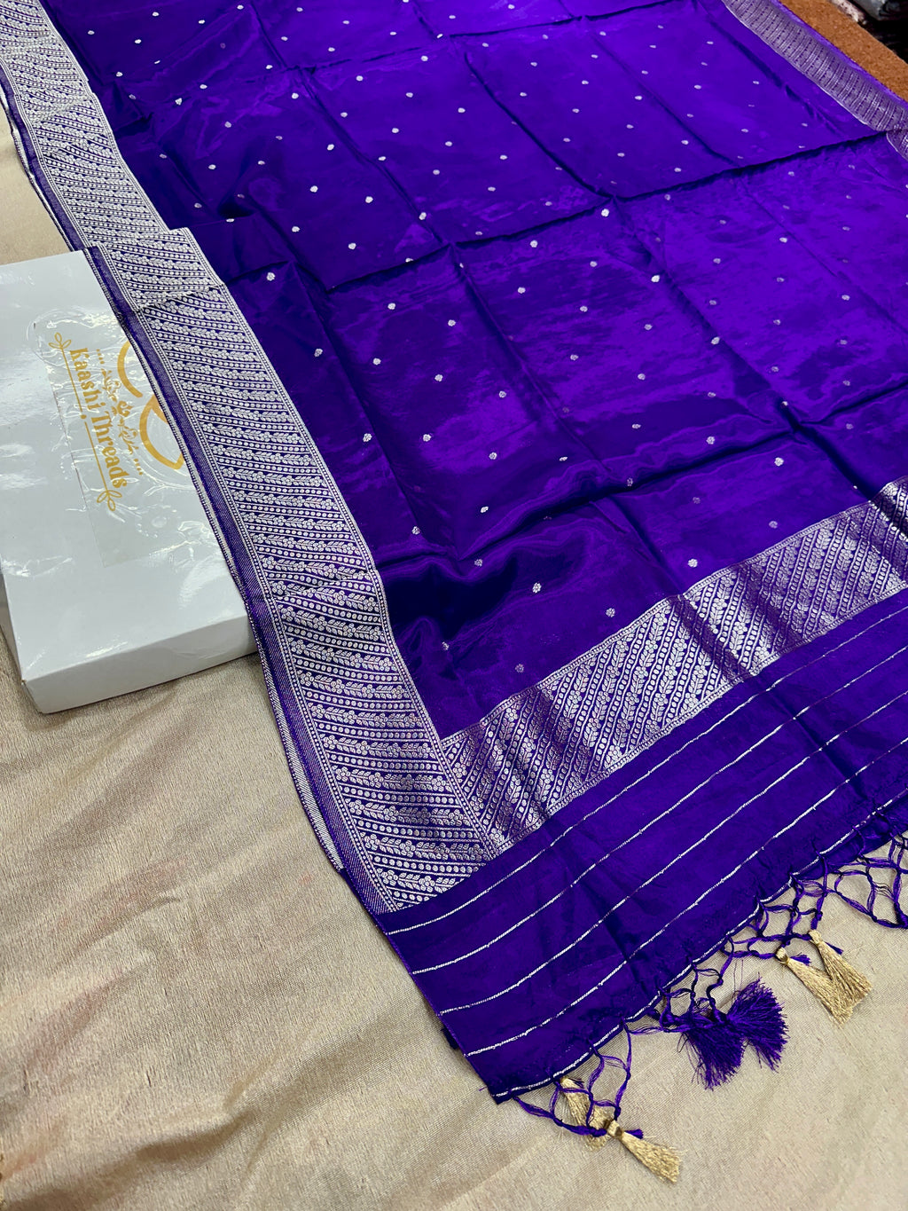 ✨ Banarasi Jacquard Gap Buti HO Silk 3-Piece Unstitched Dress Material MSS22