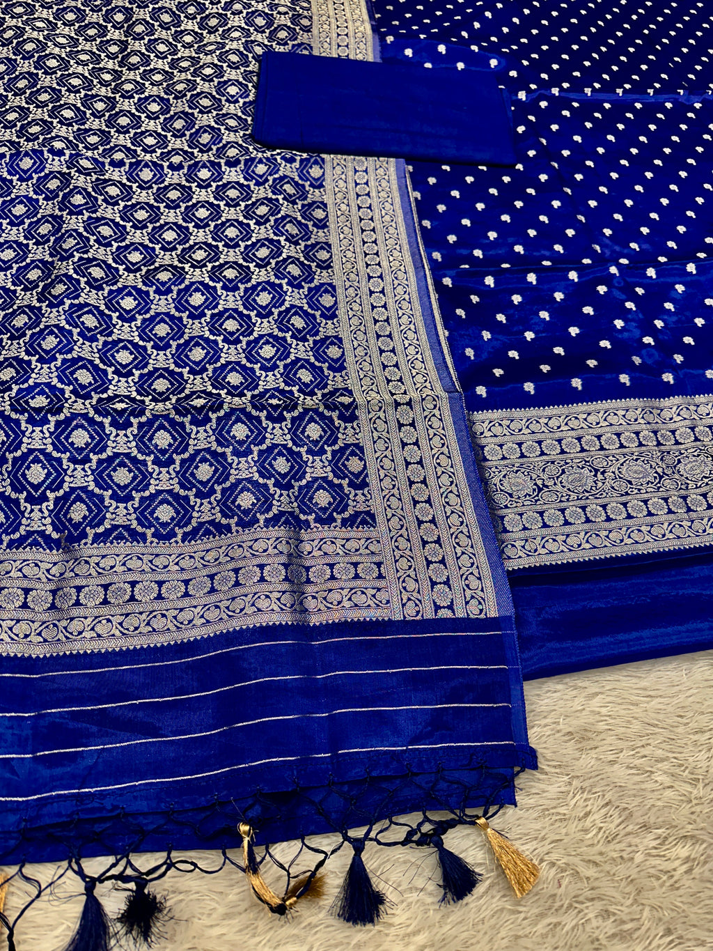 ✨ Banarasi Jacquard Gap Buti HO Silk 3-Piece Unstitched Dress Material MSS17