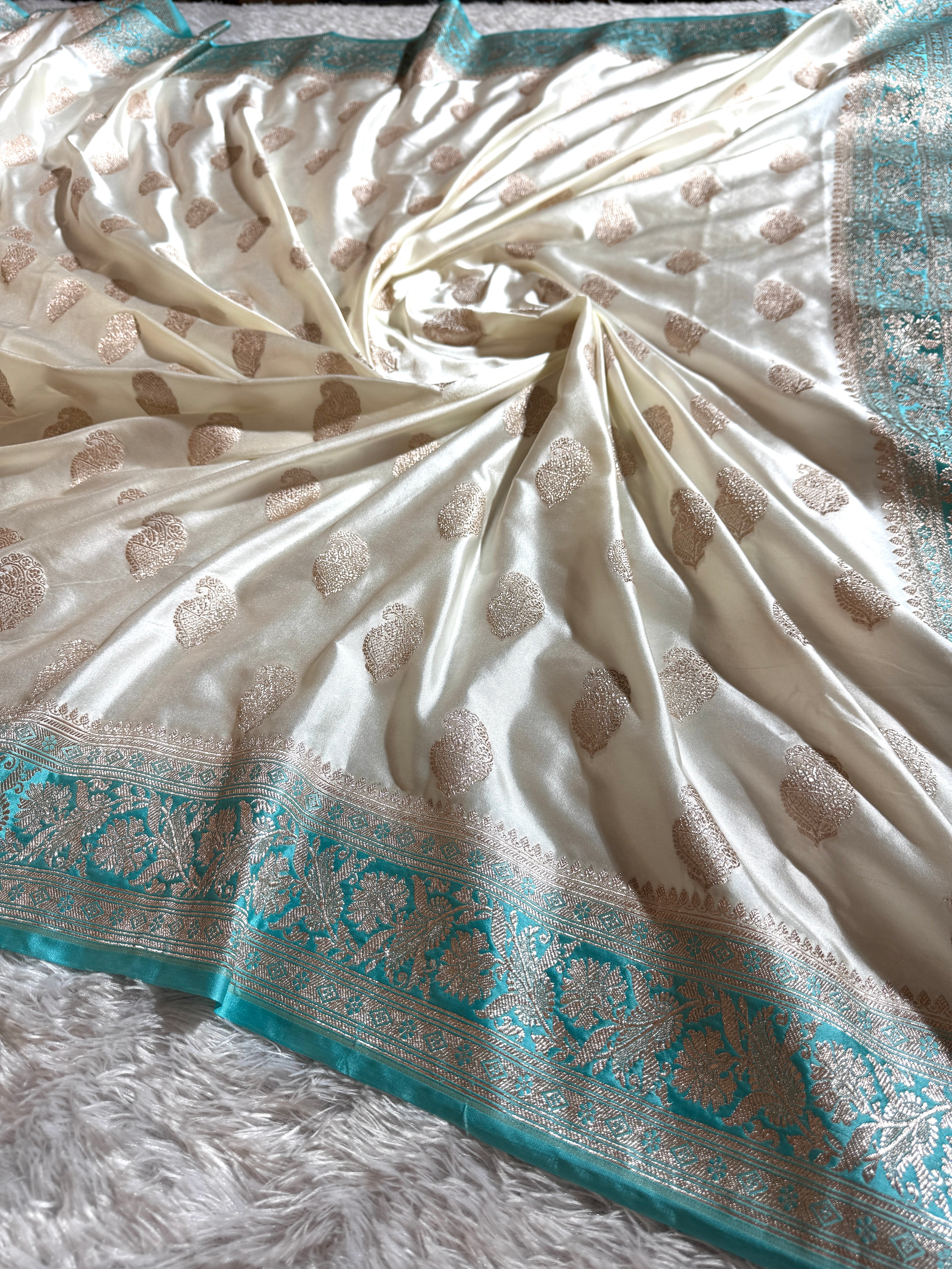 Mashru Kataan Silk Saree in Contrast Color MSK076