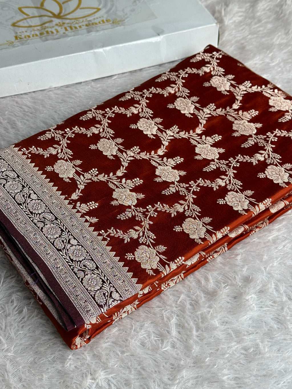 Premium Mashru Silk Contrast Saree with Jaal Woven Design & Rich Zari Pallu – Festive Wear | MKS626