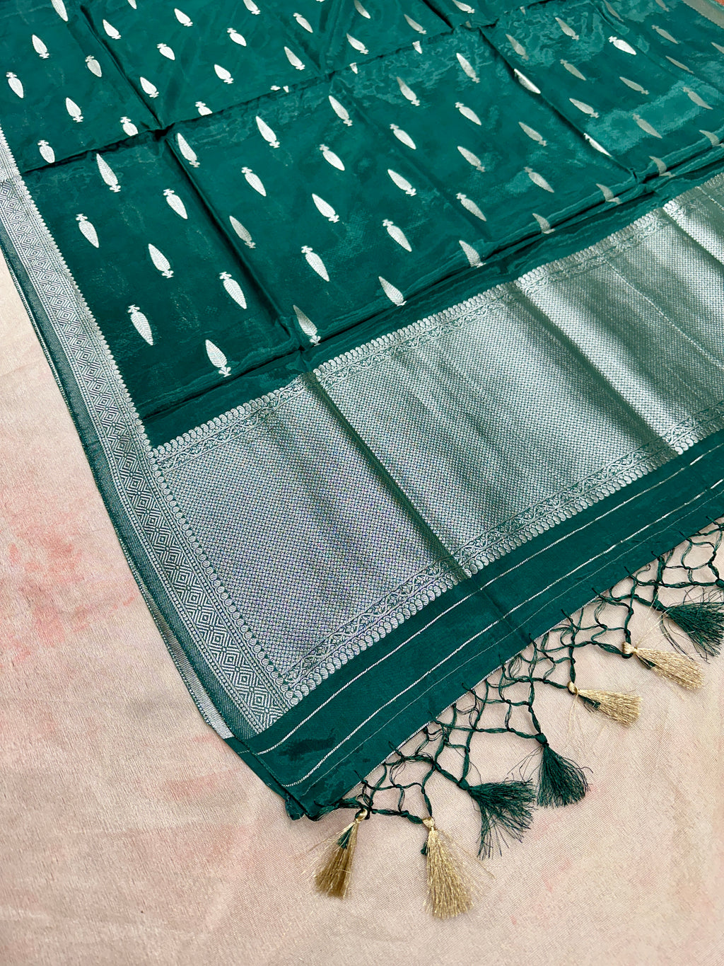 ✨ Banarasi Jacquard Gap Buti HO Silk 3-Piece Unstitched Dress Material MSS19
