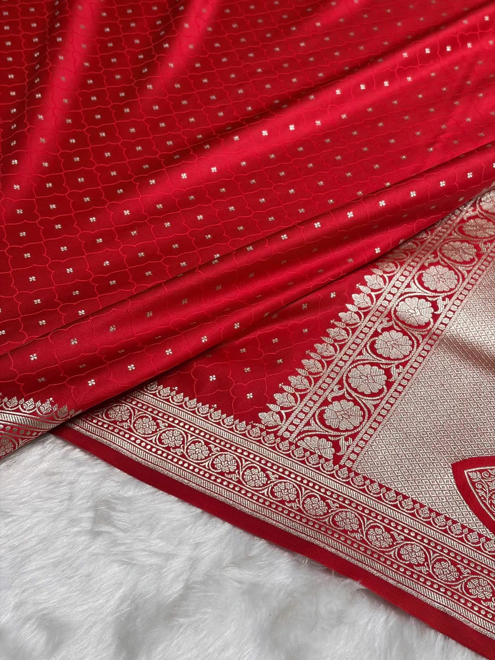 ✨ Mashru Kataan Silk Saree with Tanchoi Woven Pattern, Zari Border & Rich Zari Pallu MKS416