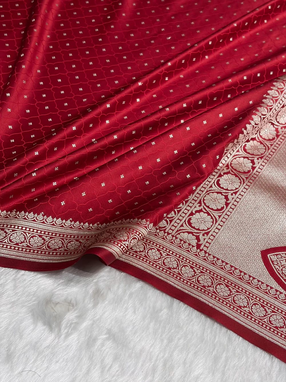 ✨ Mashru Kataan Silk Saree with Tanchoi Woven Pattern, Zari Border & Rich Zari Pallu MKS416