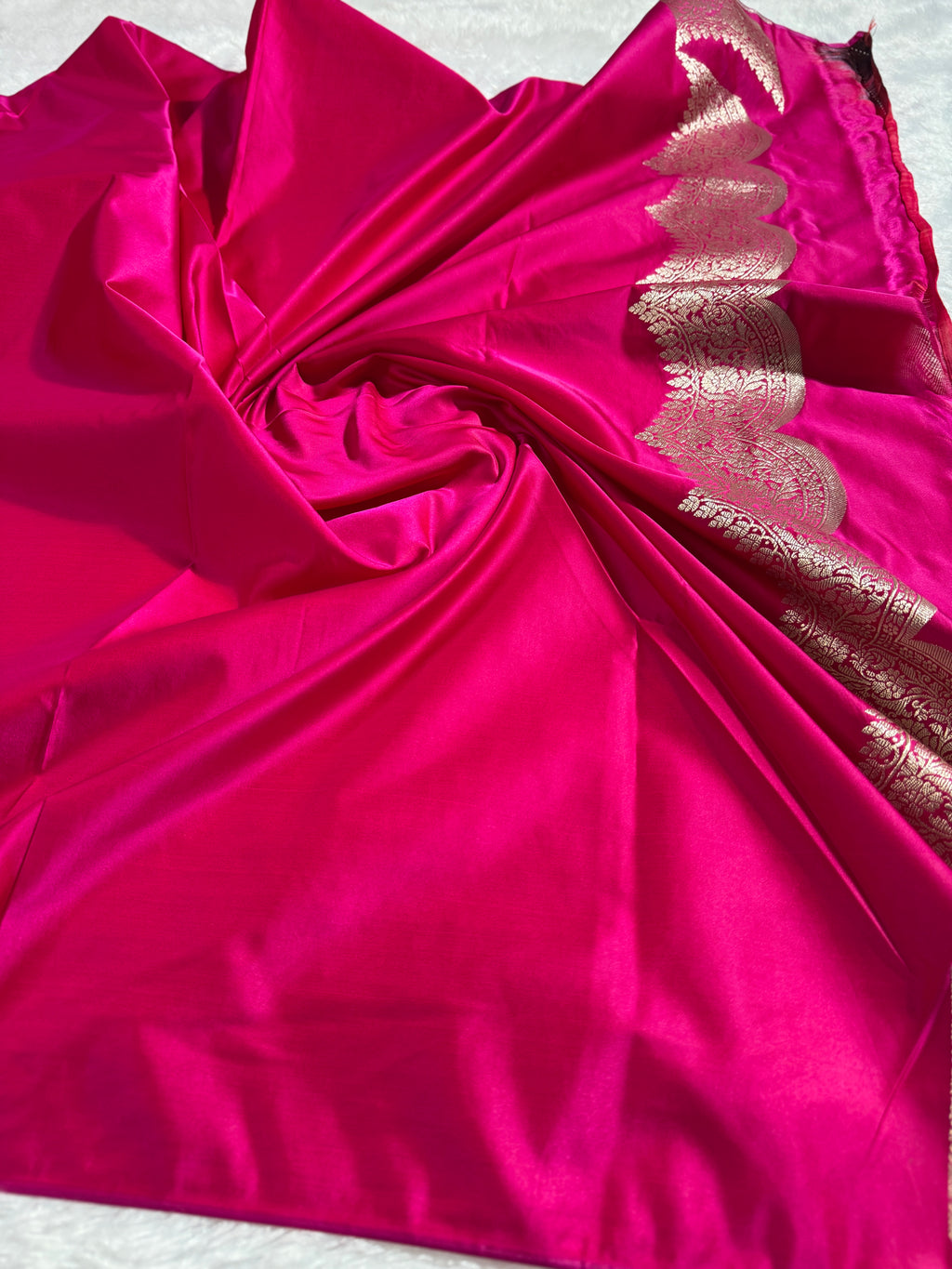Reddish Pink Banarasi Mashru Silk Saree with Jacquard Dual Buta Weave & Luxe Zari Detailing MKS088