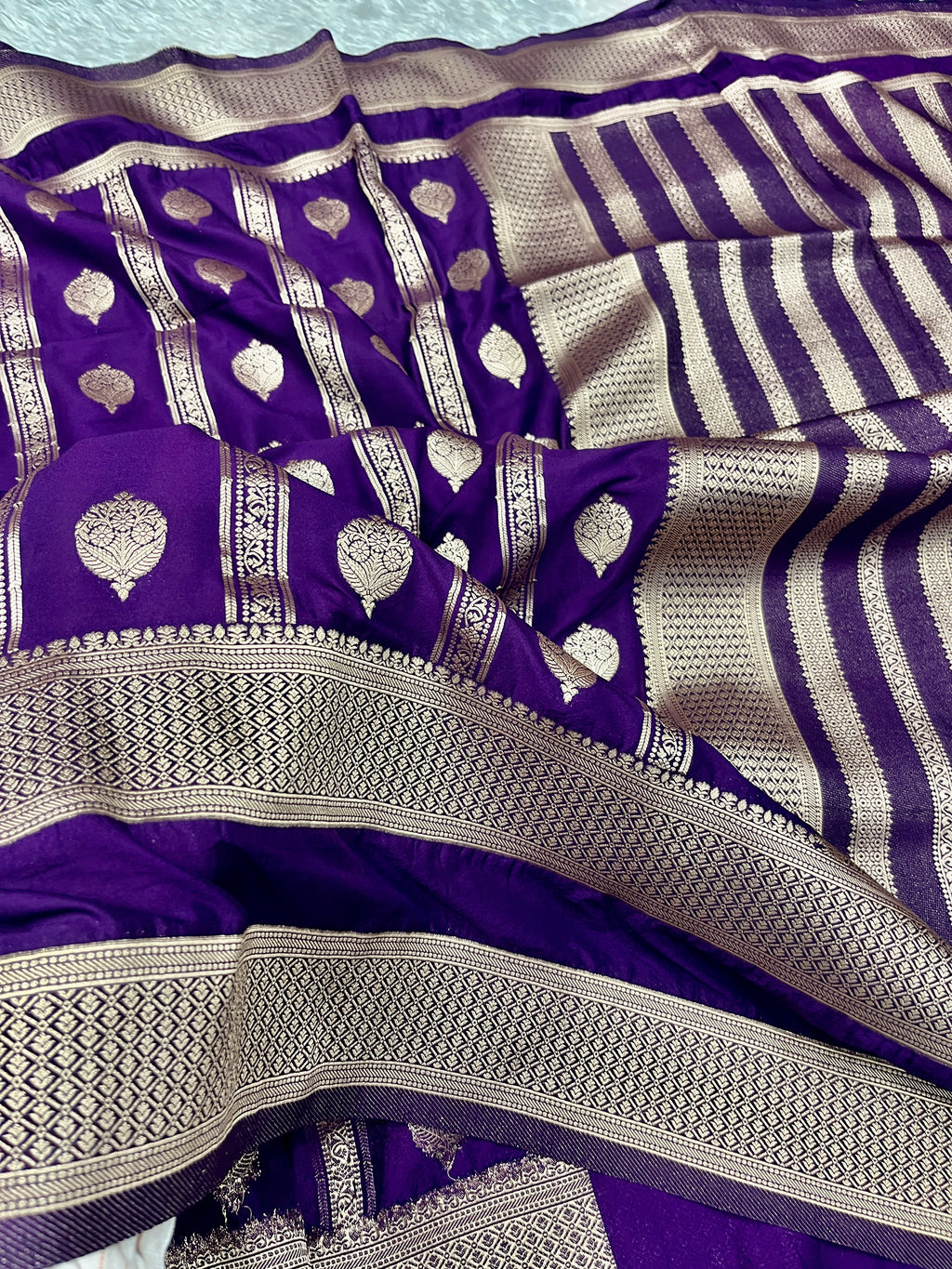 Chinon Silk Horizontal Buta Design Purple Color Saree CN09