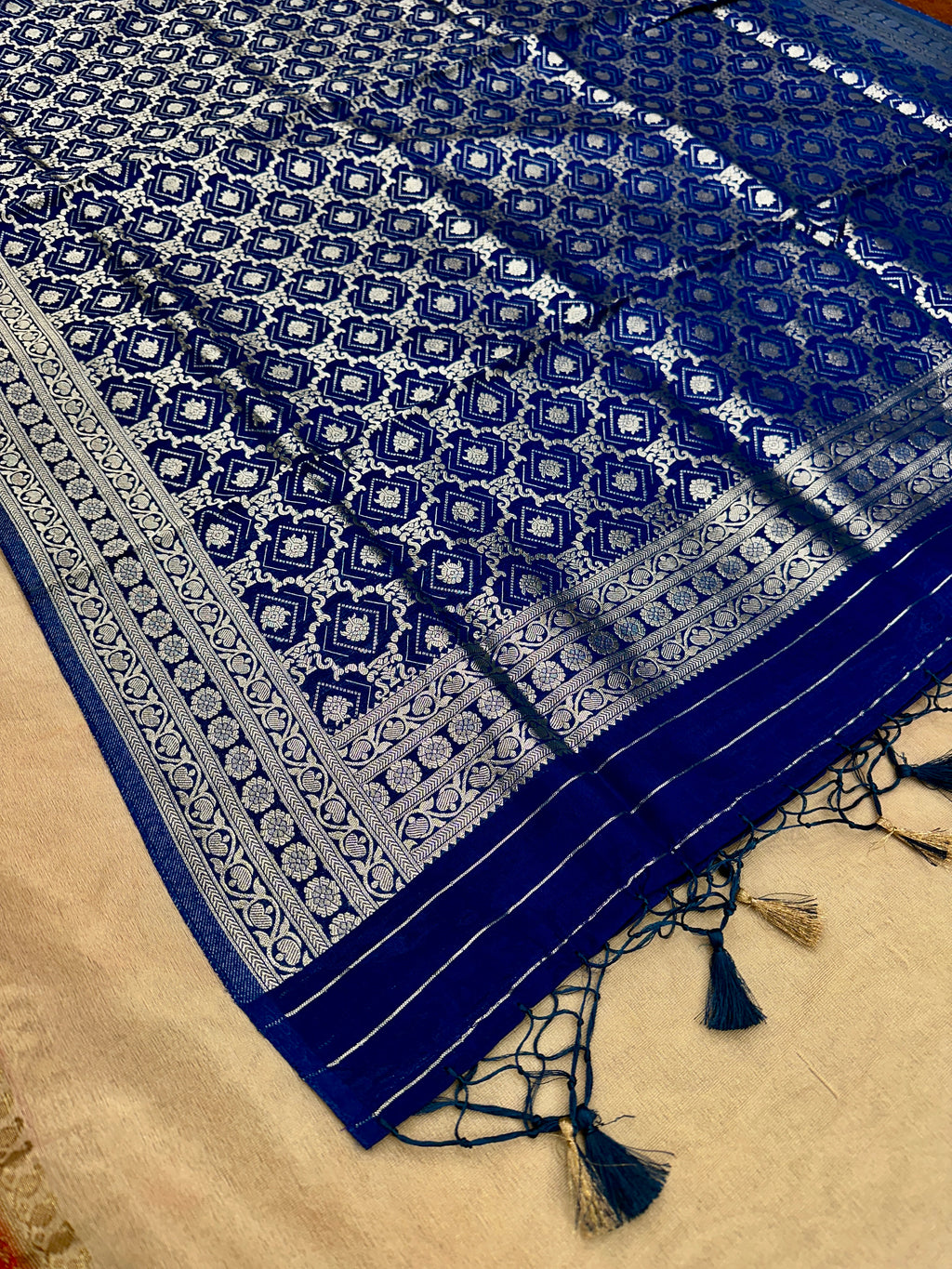 ✨ Banarasi Jacquard Gap Buti HO Silk 3-Piece Unstitched Dress Material MSS17