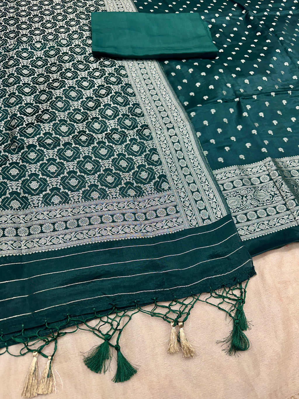 ✨ Banarasi Jacquard Gap Buti HO Silk 3-Piece Unstitched Dress Material MSS17