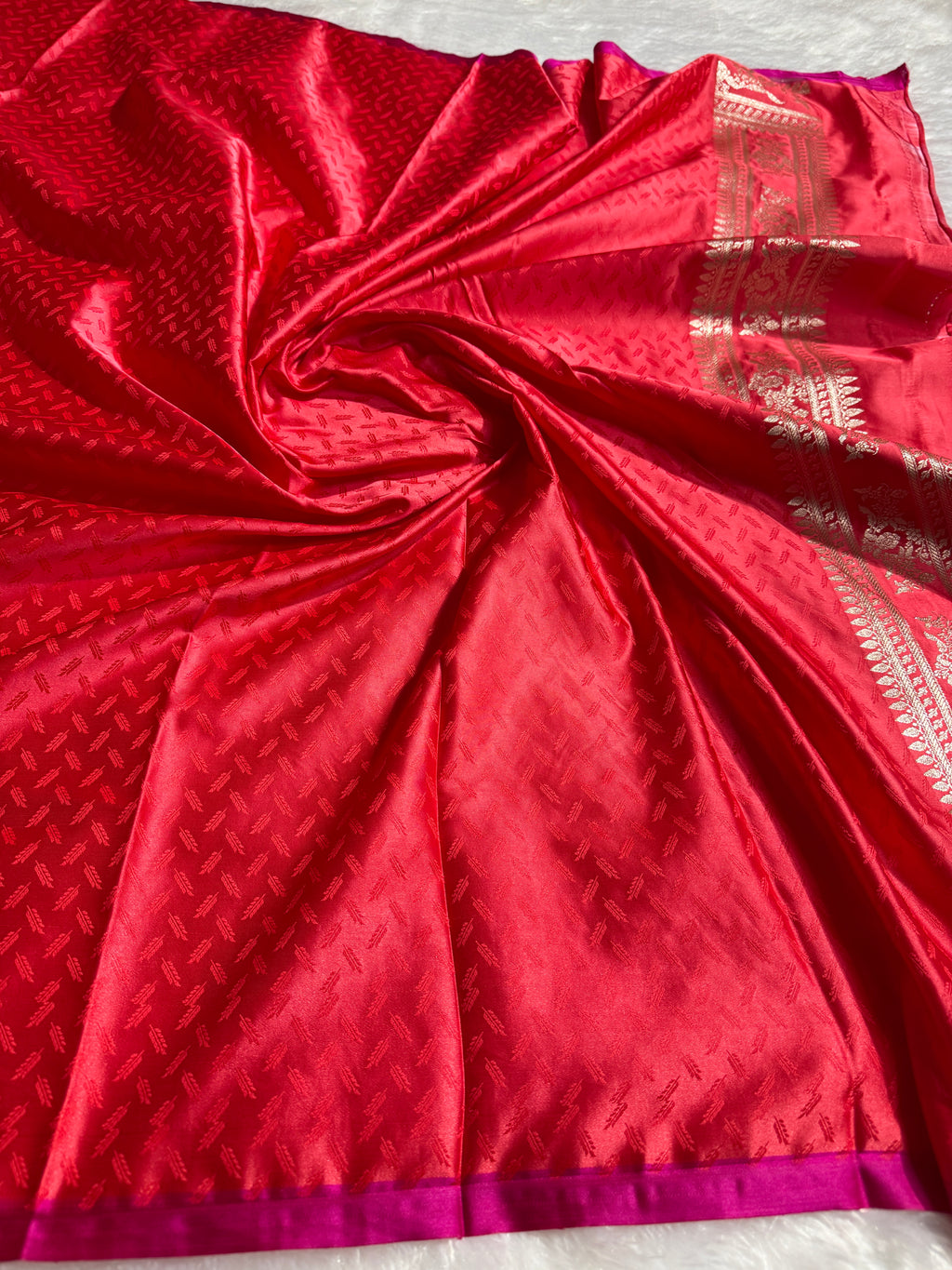 Red Banarasi Mashru Silk Saree with Jacquard Woven Flower Buta & Rich Rupa Sona Zari Detailing MKS086