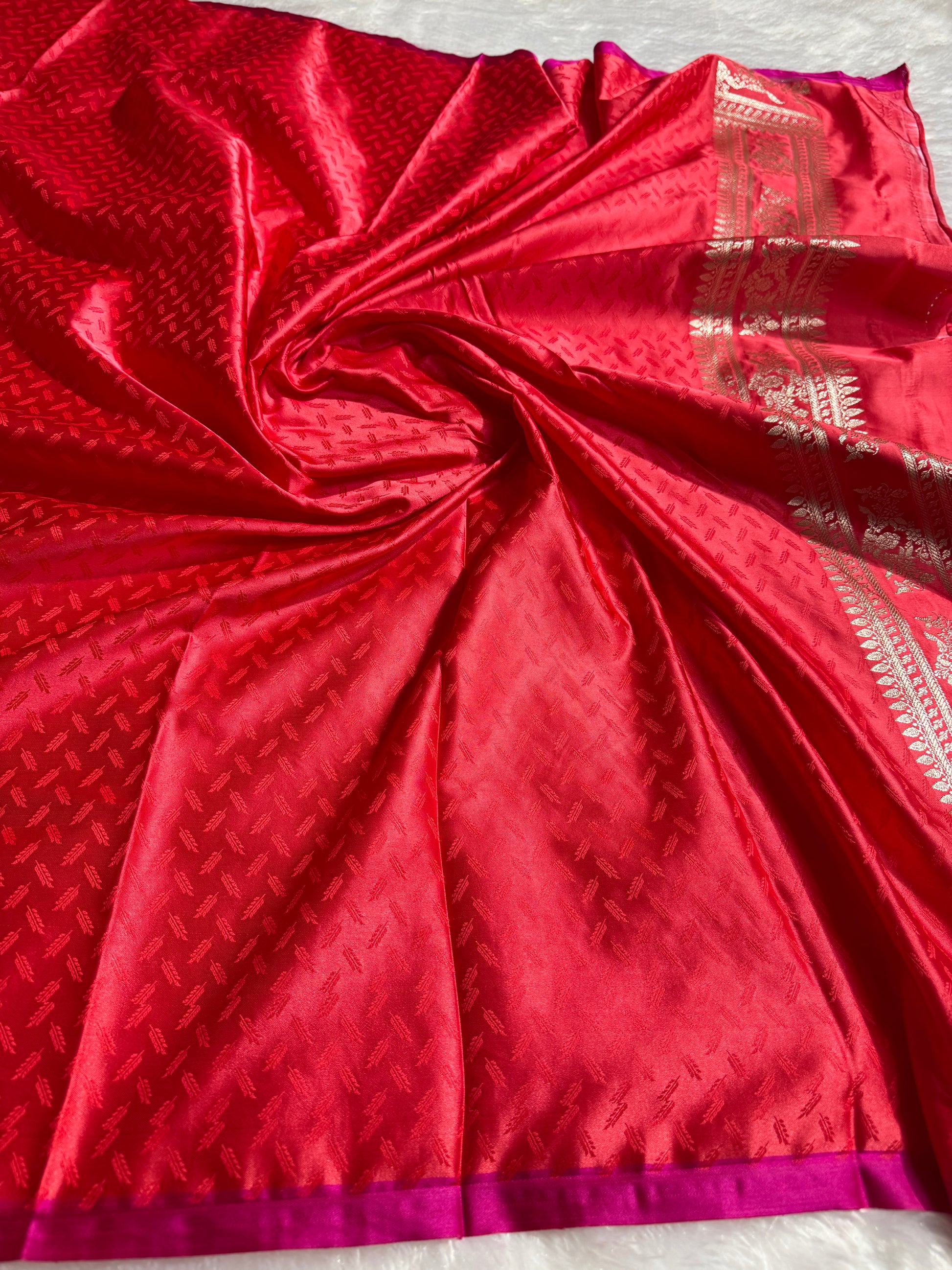 Red Banarasi Mashru Silk Saree with Jacquard Woven Flower Buta & Rich Rupa Sona Zari Detailing MKS086