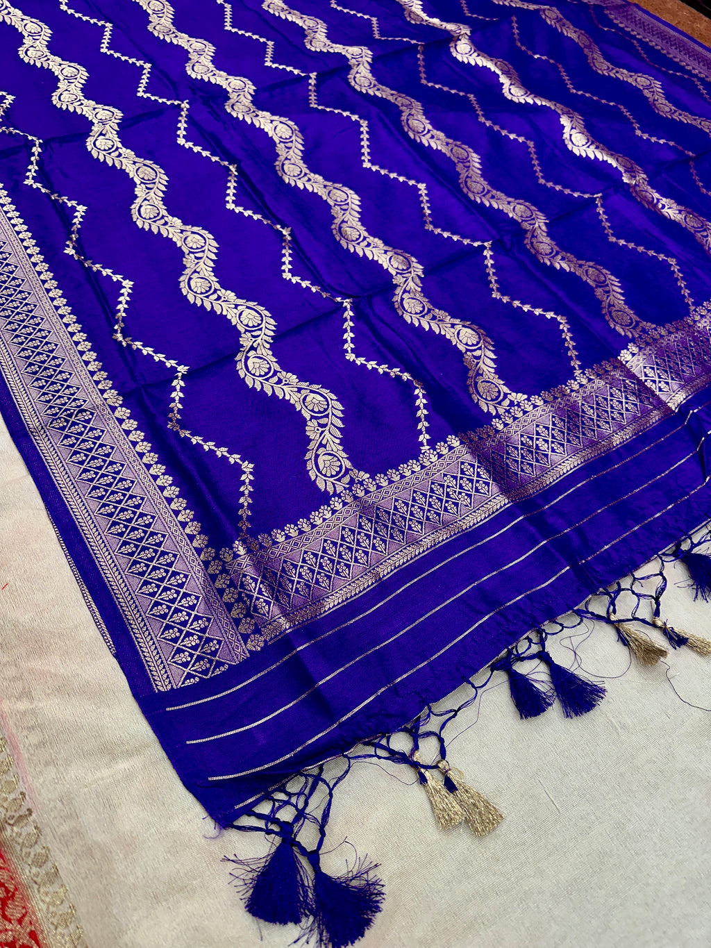 ✨ Banarasi Jacquard Gap Buti HO Silk 3-Piece Unstitched Dress Material MSS18