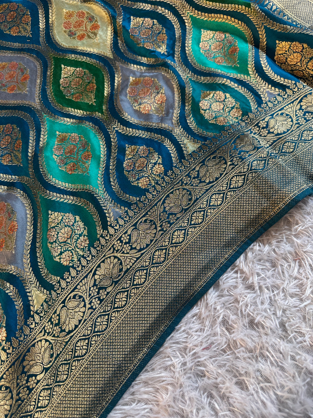 Multicolour Rangkaat