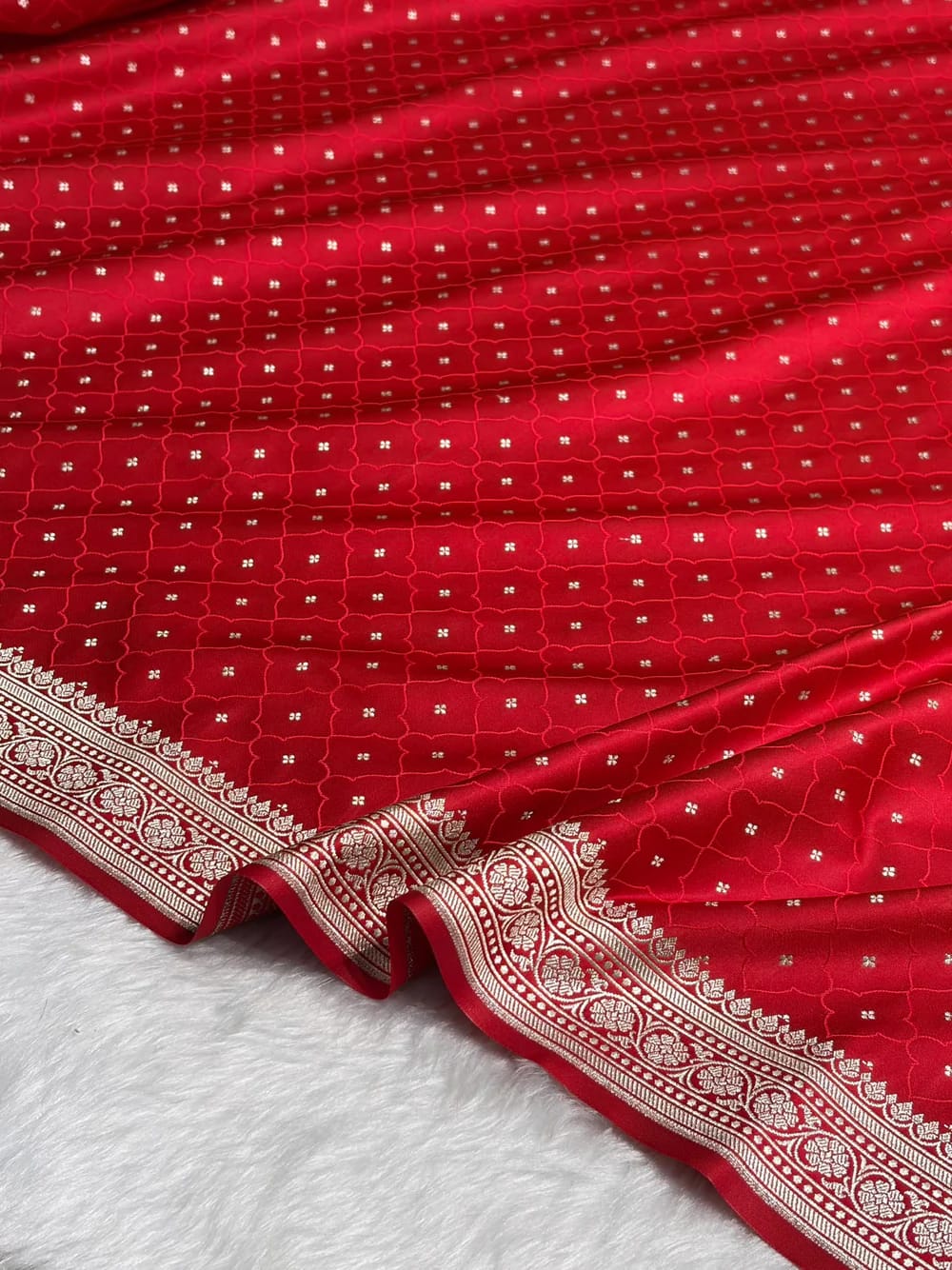 ✨ Mashru Kataan Silk Saree with Tanchoi Woven Pattern, Zari Border & Rich Zari Pallu MKS416