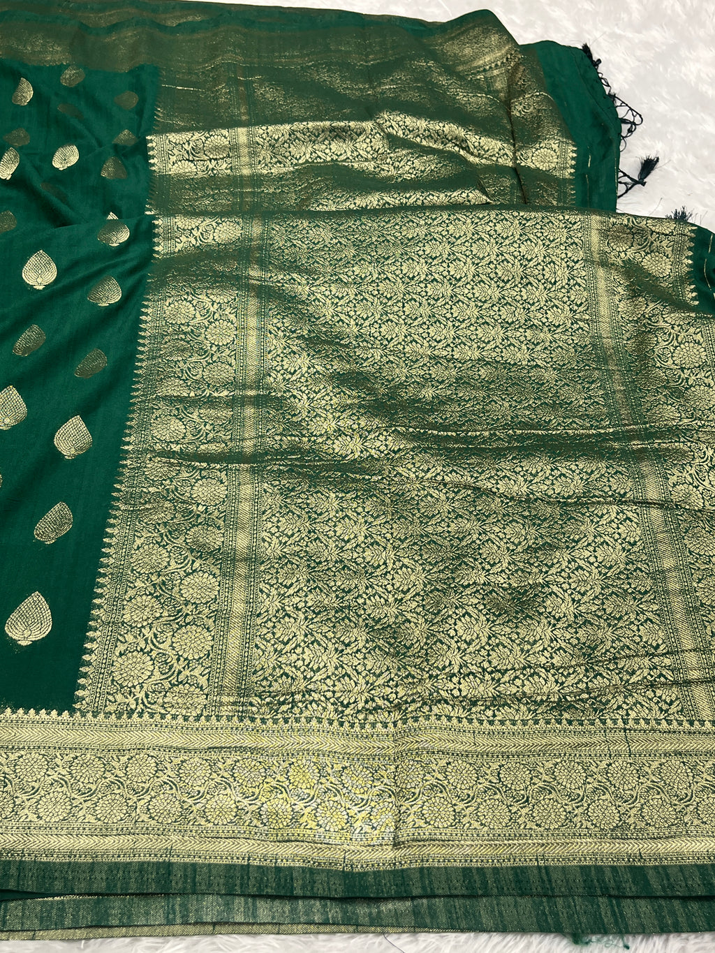 Raw Silk Zari Paan Green color  Saree RS005