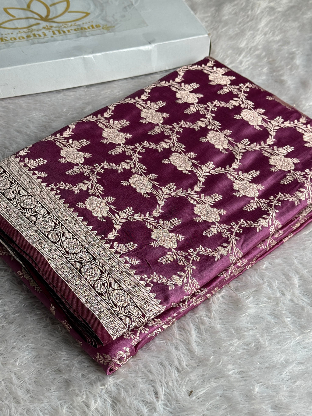 Premium Mashru Silk Contrast Saree with Jaal Woven Design & Rich Zari Pallu – Festive Wear | MKS627