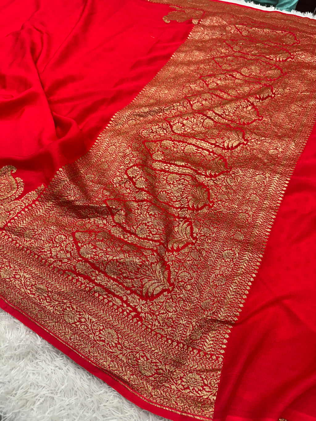 Premium Pure Silk Crepe Saree with Antique Zari Woven Border & Rich Pallu – PS32