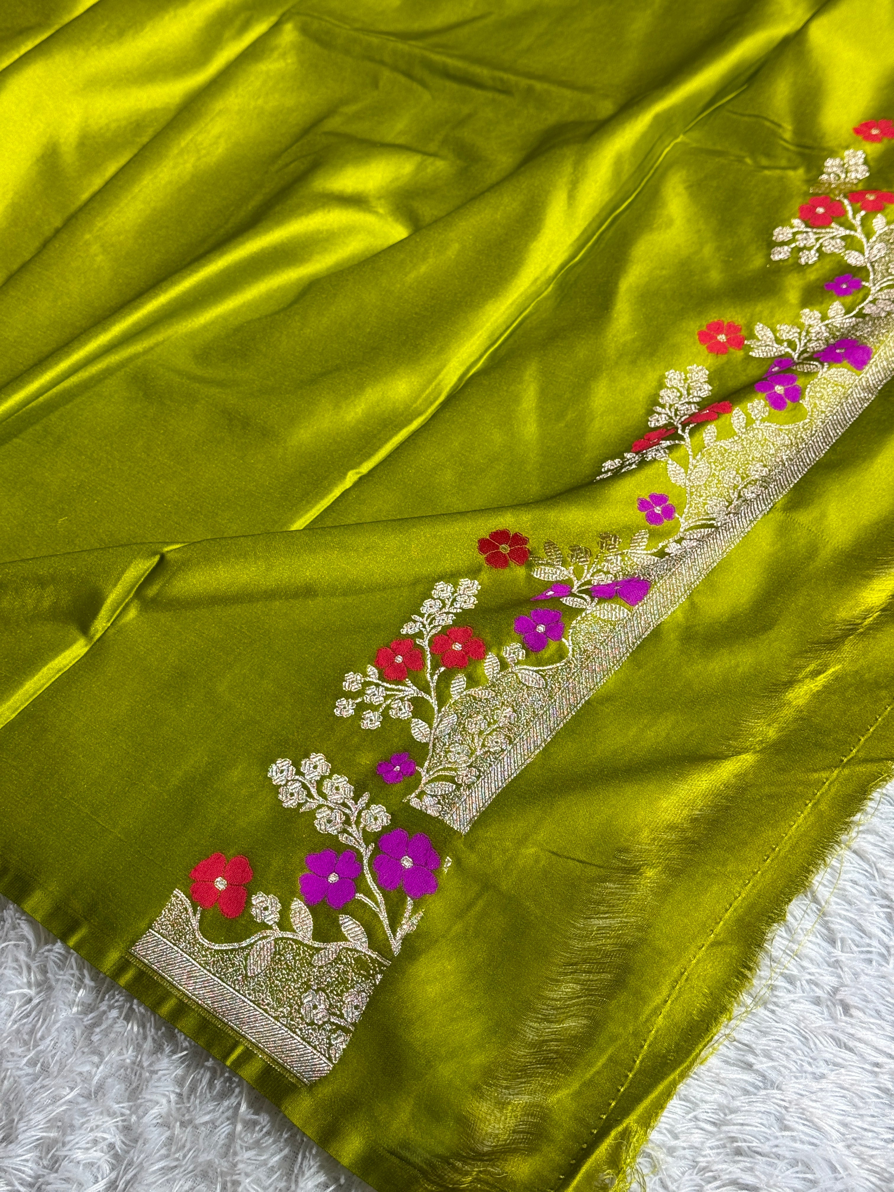 Mehndi Green Mashru Kataan Silk Saree with Zari Boota & Meenakari Border | Rich Pallu Designer Saree | MKS616
