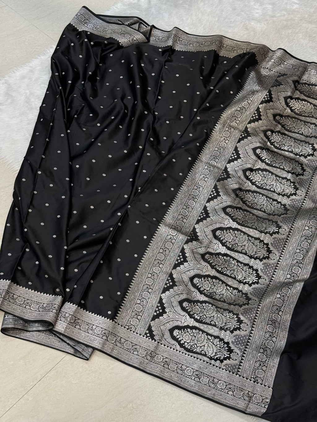 Premium Mashru Kataan Silk Saree with Star Buti Motifs and Luxurious Zari Pallu – MKS410