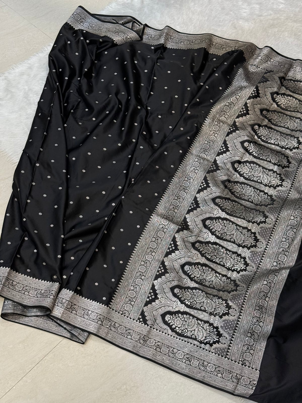 Premium Mashru Kataan Silk Saree with Star Buti Motifs and Luxurious Zari Pallu – MKS410