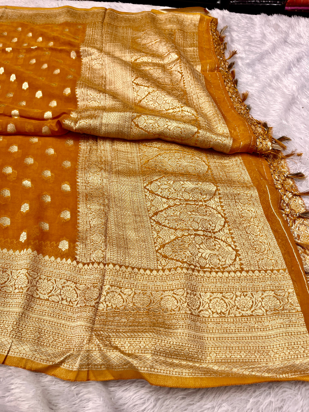 Banarsi Pure Natural Georgette Little flower Buti  Design VSG07