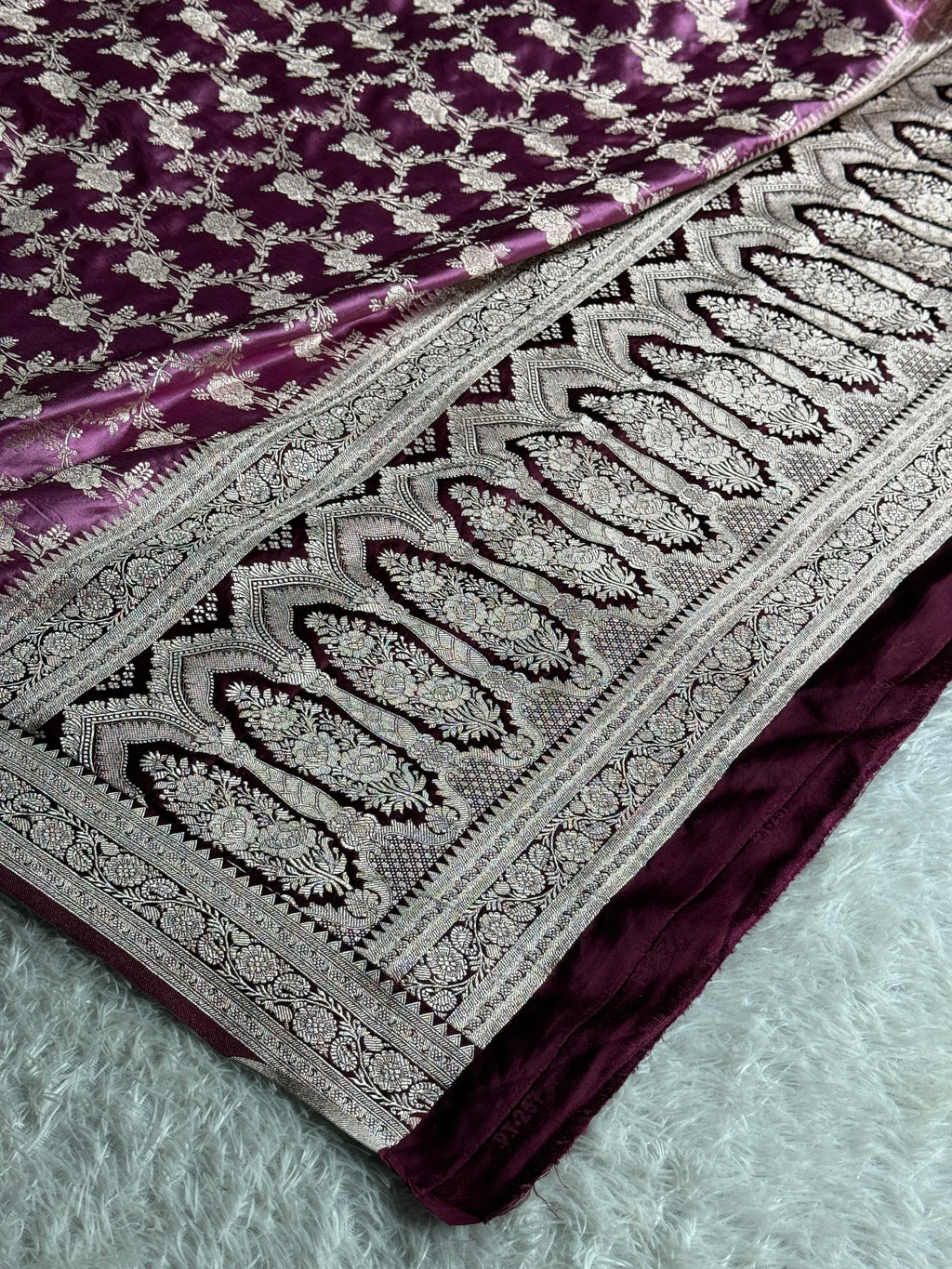 Premium Mashru Silk Contrast Saree with Jaal Woven Design & Rich Zari Pallu – Festive Wear | MKS627