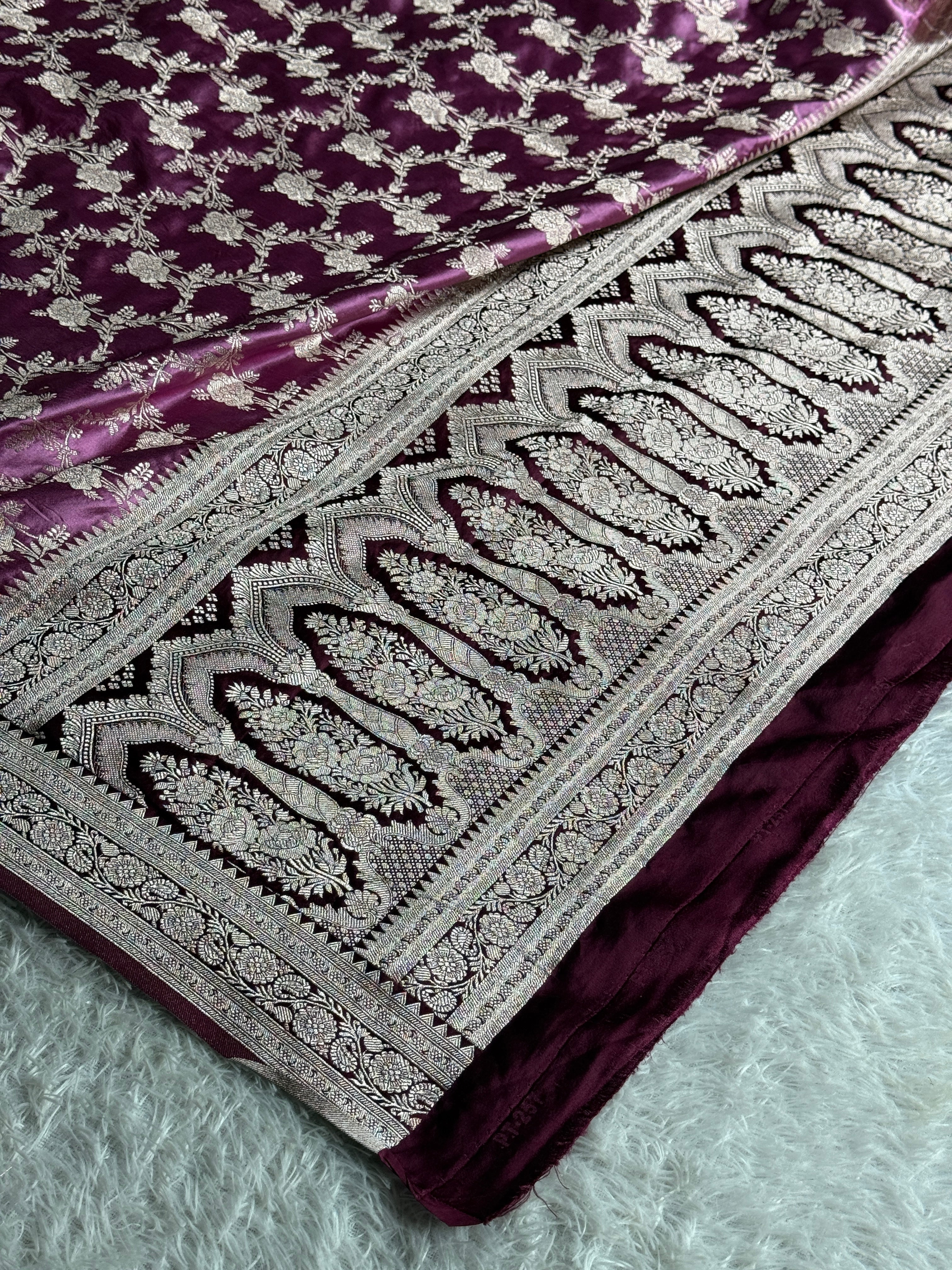 Premium Mashru Silk Contrast Saree with Jaal Woven Design & Rich Zari Pallu – Festive Wear | MKS627