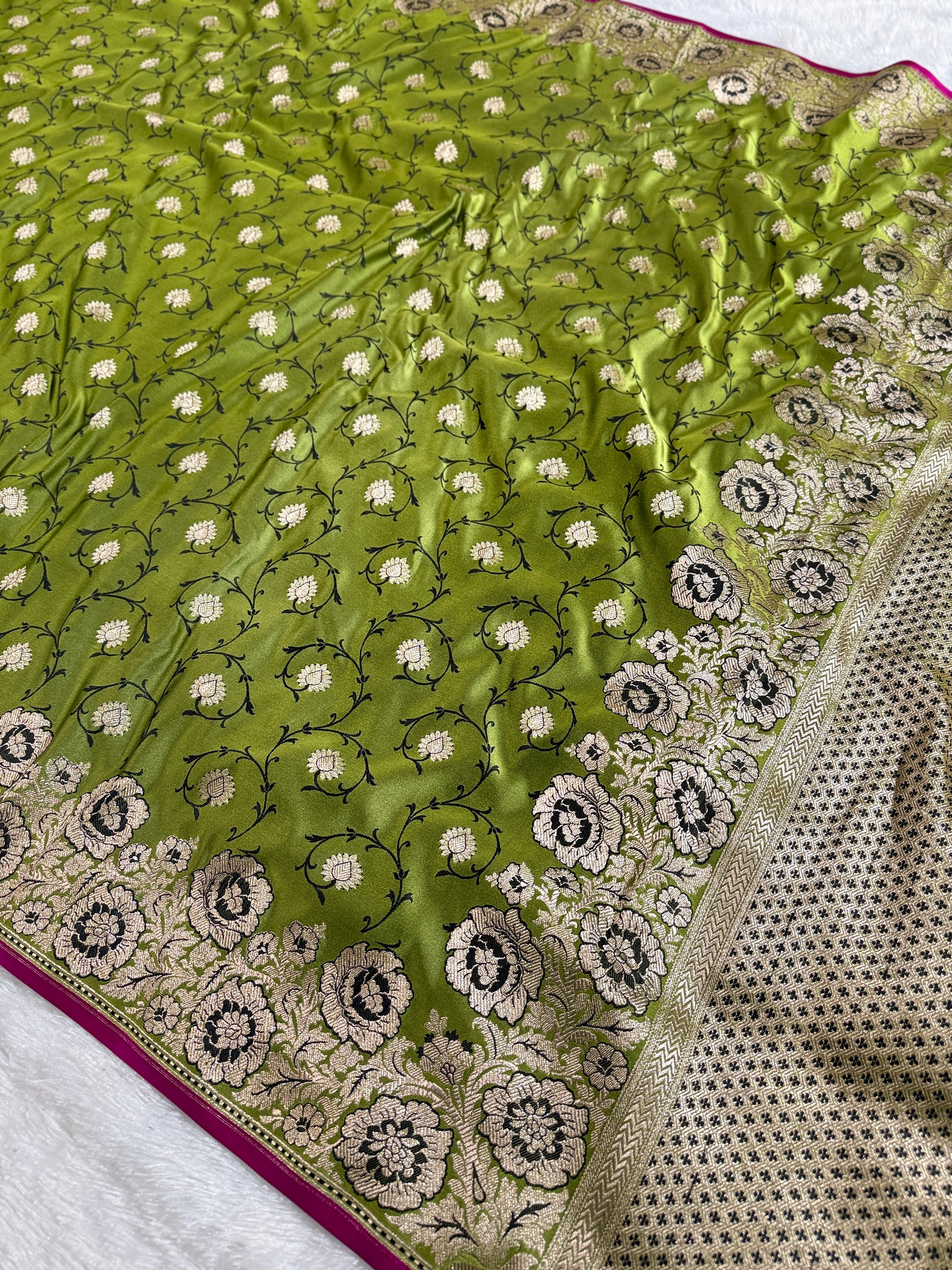 Pista Green Banarasi Mashru Kataan Silk Saree with Tanchoi Floral Weaving & Fancy Banarasi Border MKS102