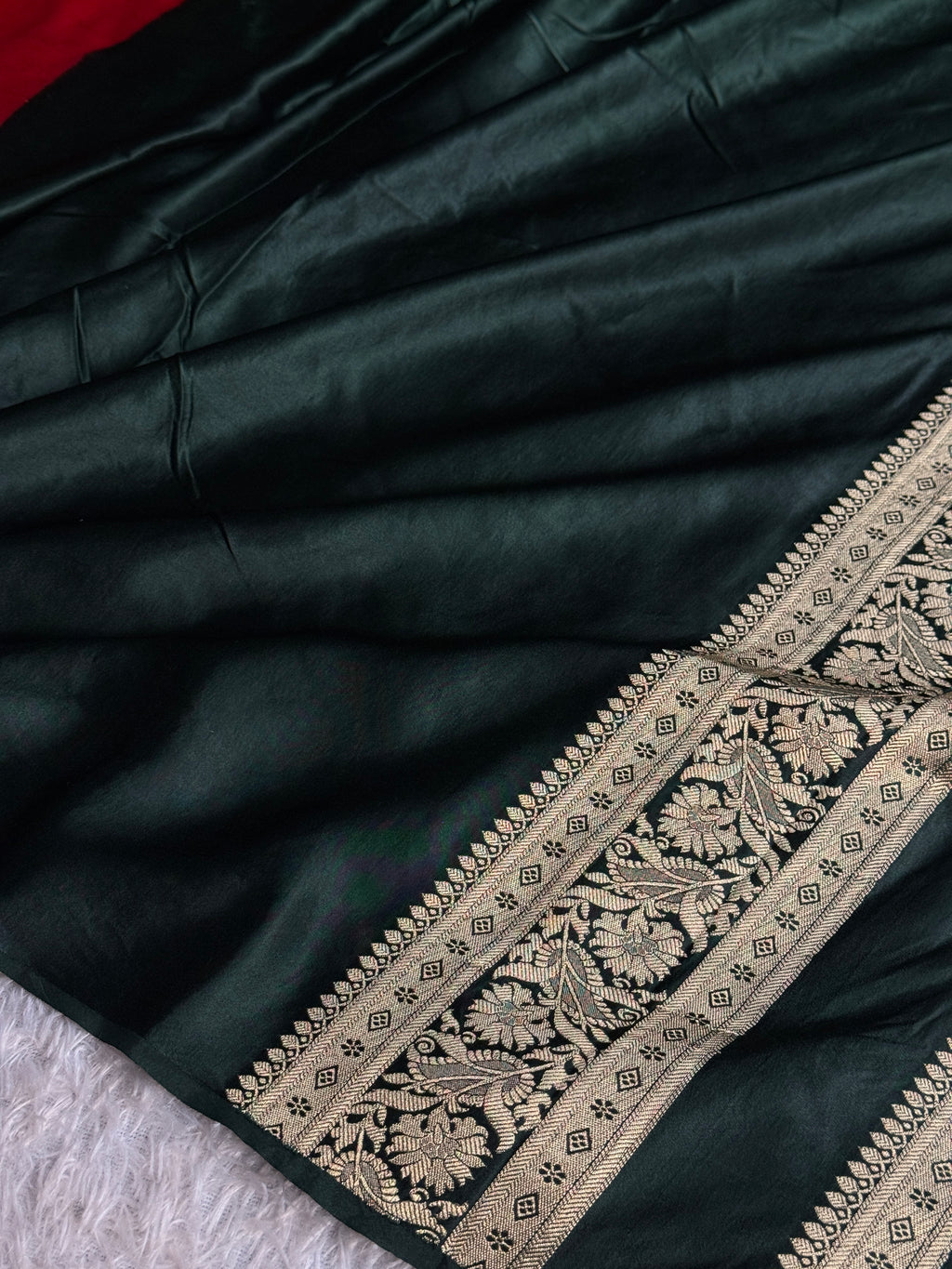Banarasi Mashru Kataan Silk Saree – Red with Green Contrast | Buta Woven Design | Rich Zari Pallu | MKS751