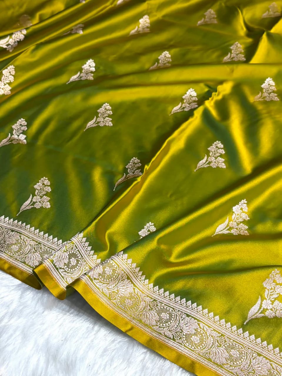 Banarasi Mashru Kataan Silk Saree Featuring Kyari Buta Woven Design with Rich Zari Pallu – MKS413