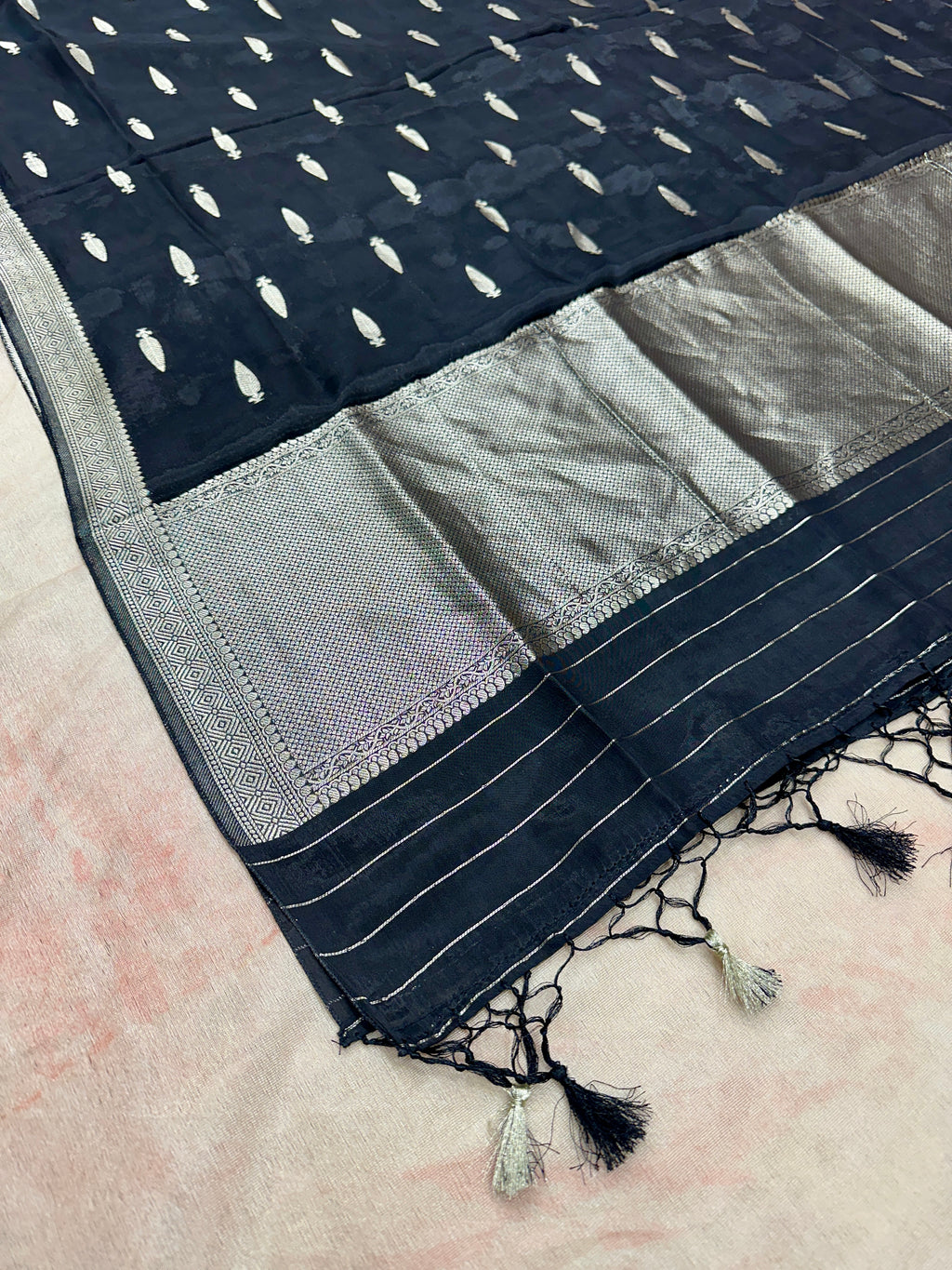 ✨ Banarasi Jacquard Gap Buti HO Silk 3-Piece Unstitched Dress Material MSS19