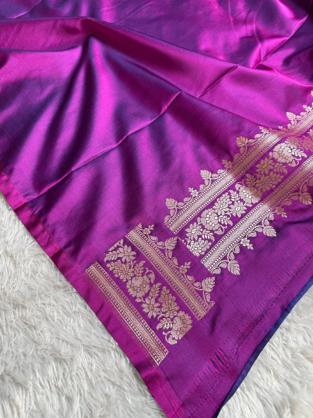 Magenta Banarasi Mashru Silk Saree with Jacquard Woven Designer Buti Pattern MKS024