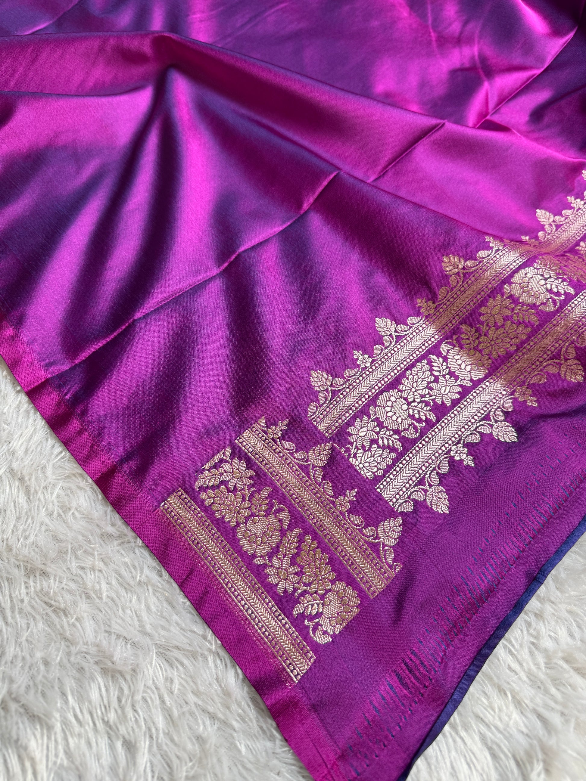 Magenta Banarasi Mashru Silk Saree with Jacquard Woven Designer Buti Pattern MKS024