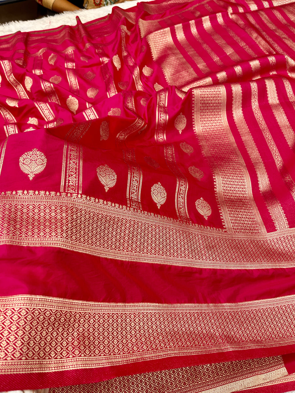 Chinon Silk Horizontal Buta Design Rani Color Saree CN09